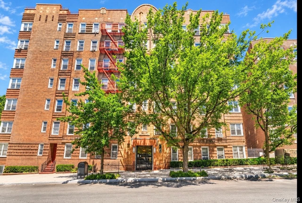 601 Pelham Parkway Unit: 108 thumbnail 2