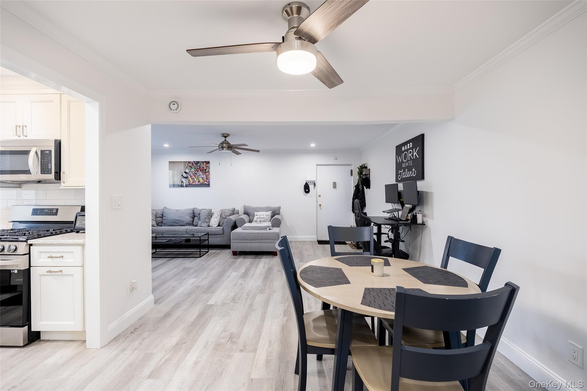 200 Merrick Road Unit: F thumbnail 13