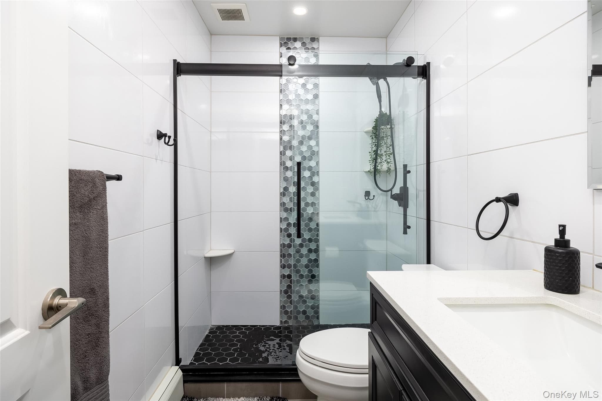 200 Merrick Road Unit: F thumbnail 21