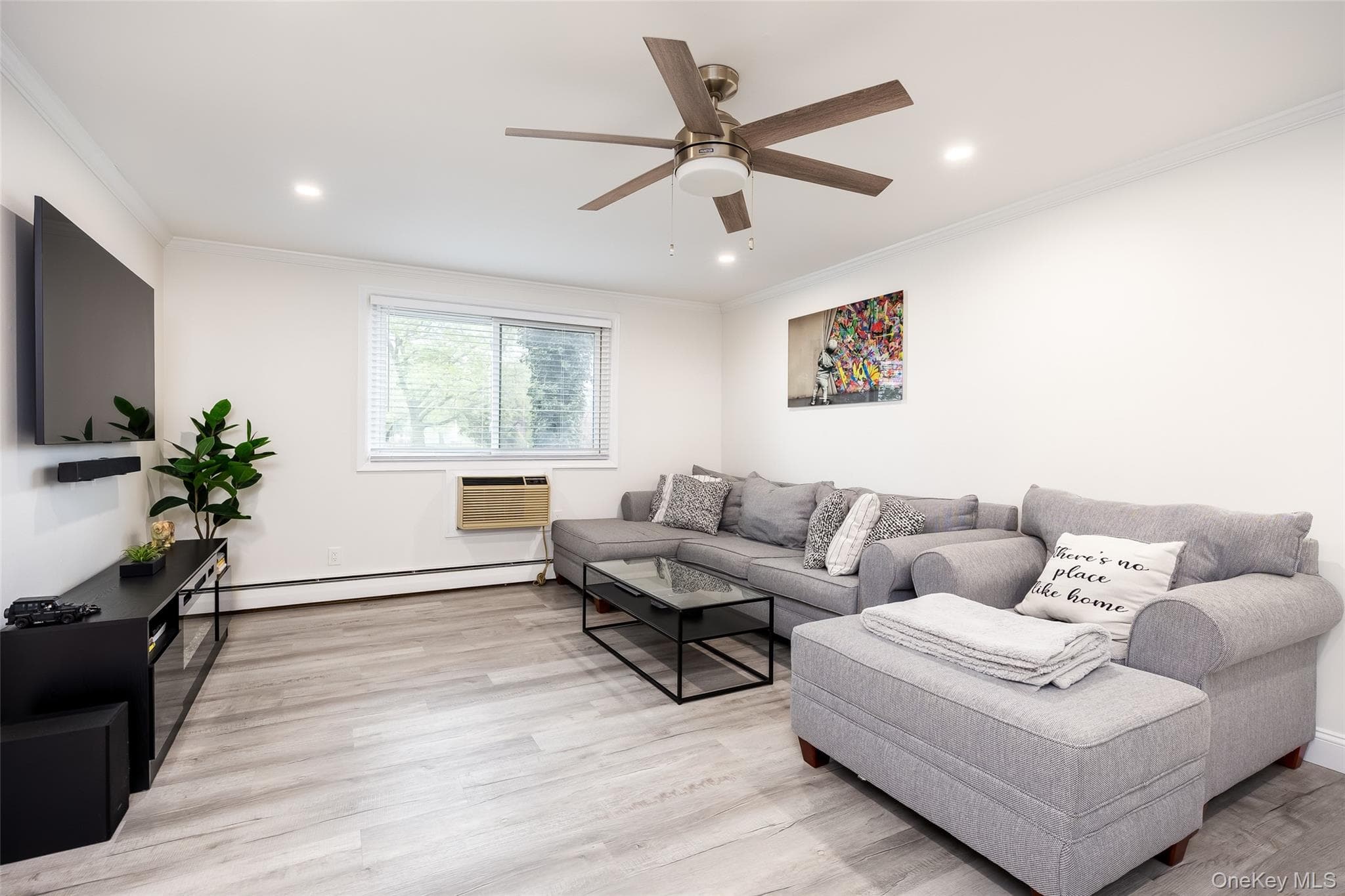 200 Merrick Road Unit: F thumbnail 3