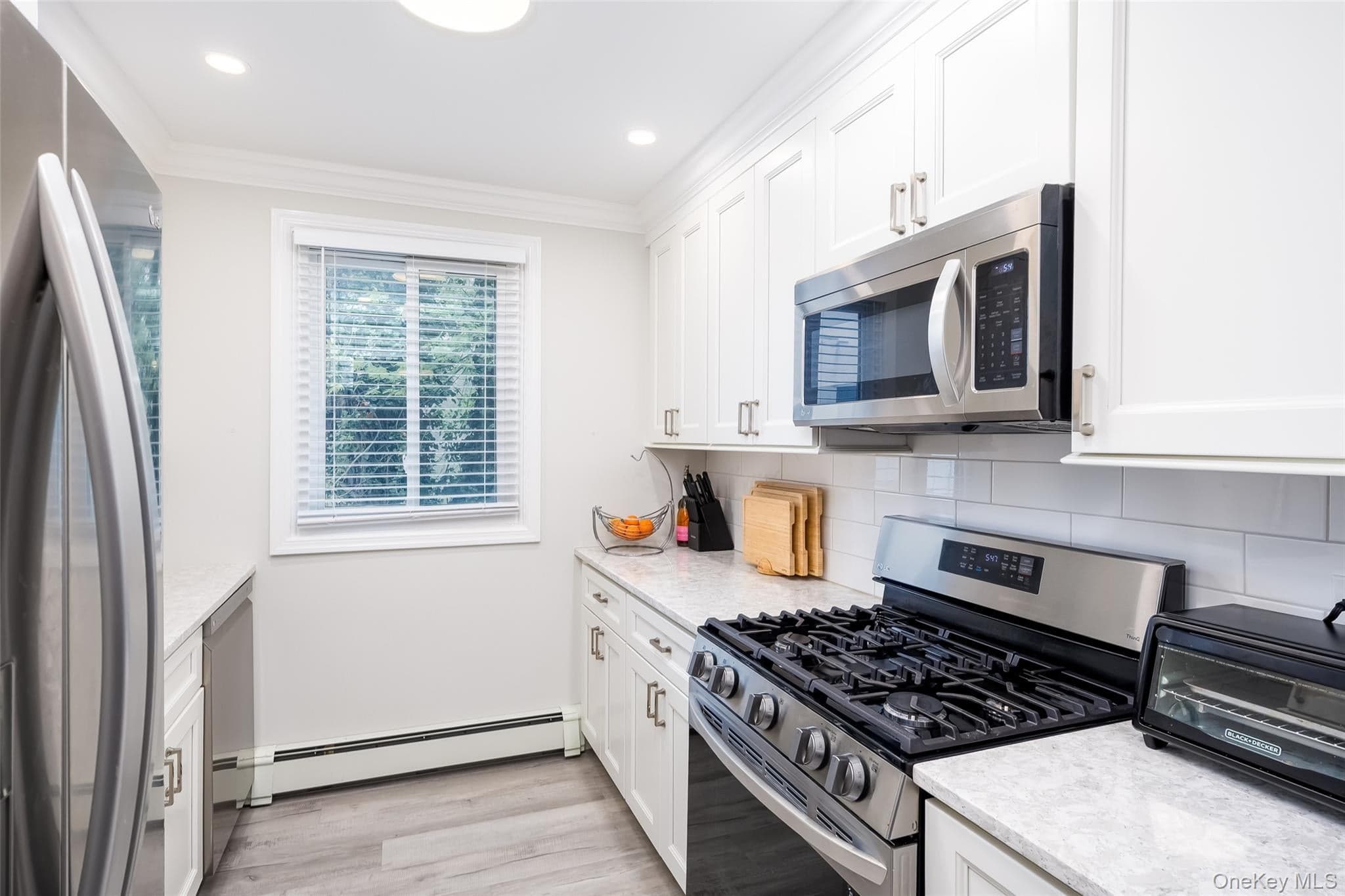 200 Merrick Road Unit: F thumbnail 16