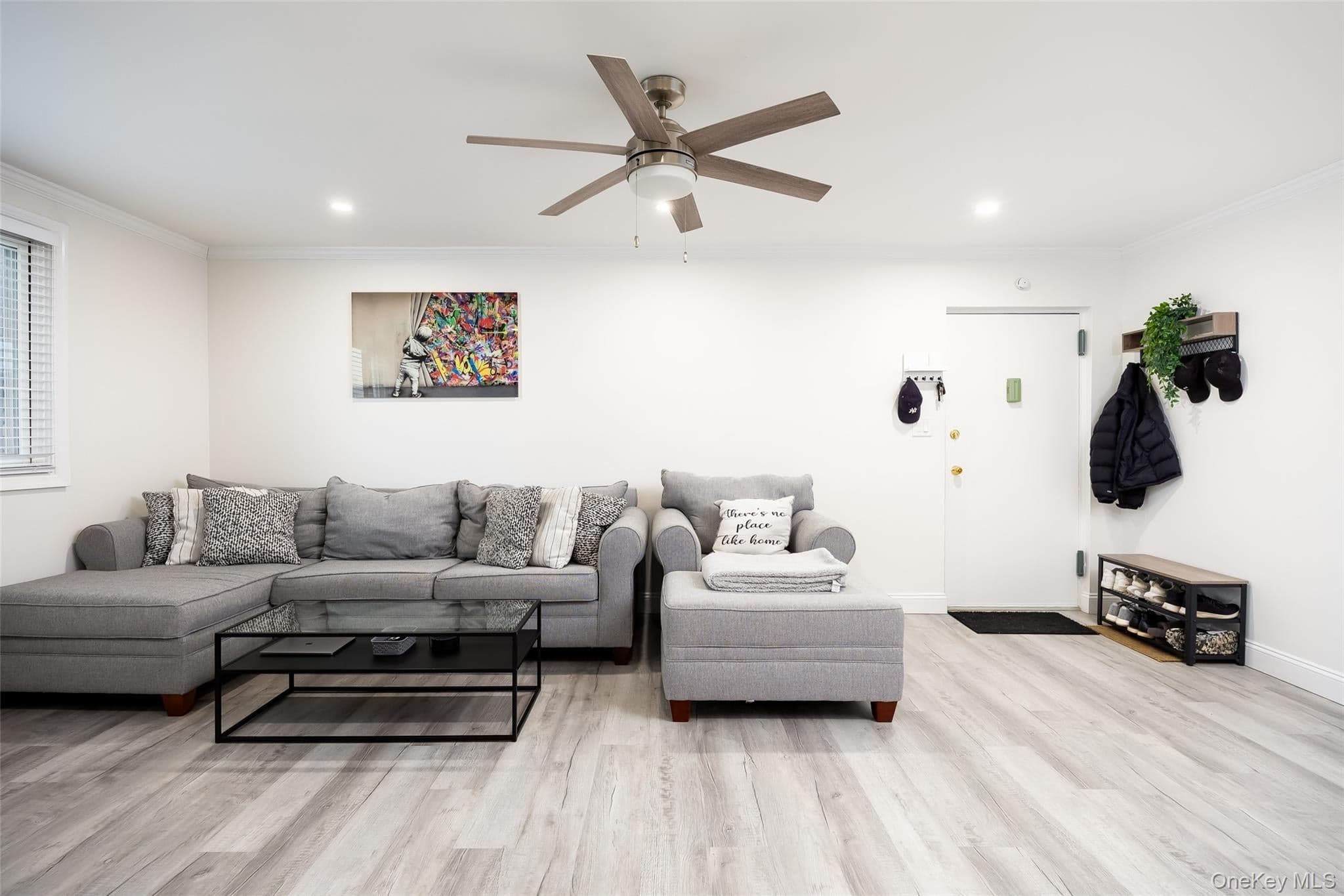 200 Merrick Road Unit: F thumbnail 2
