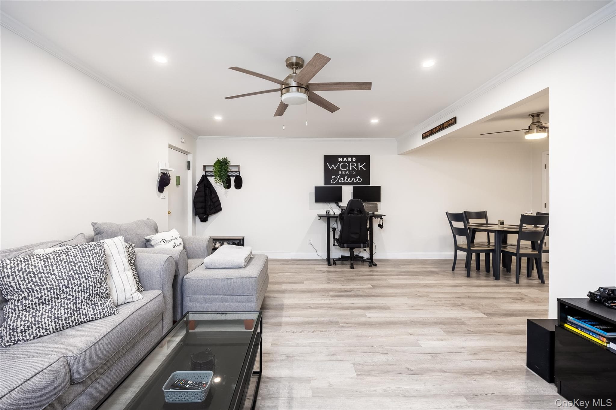 200 Merrick Road Unit: F thumbnail 9