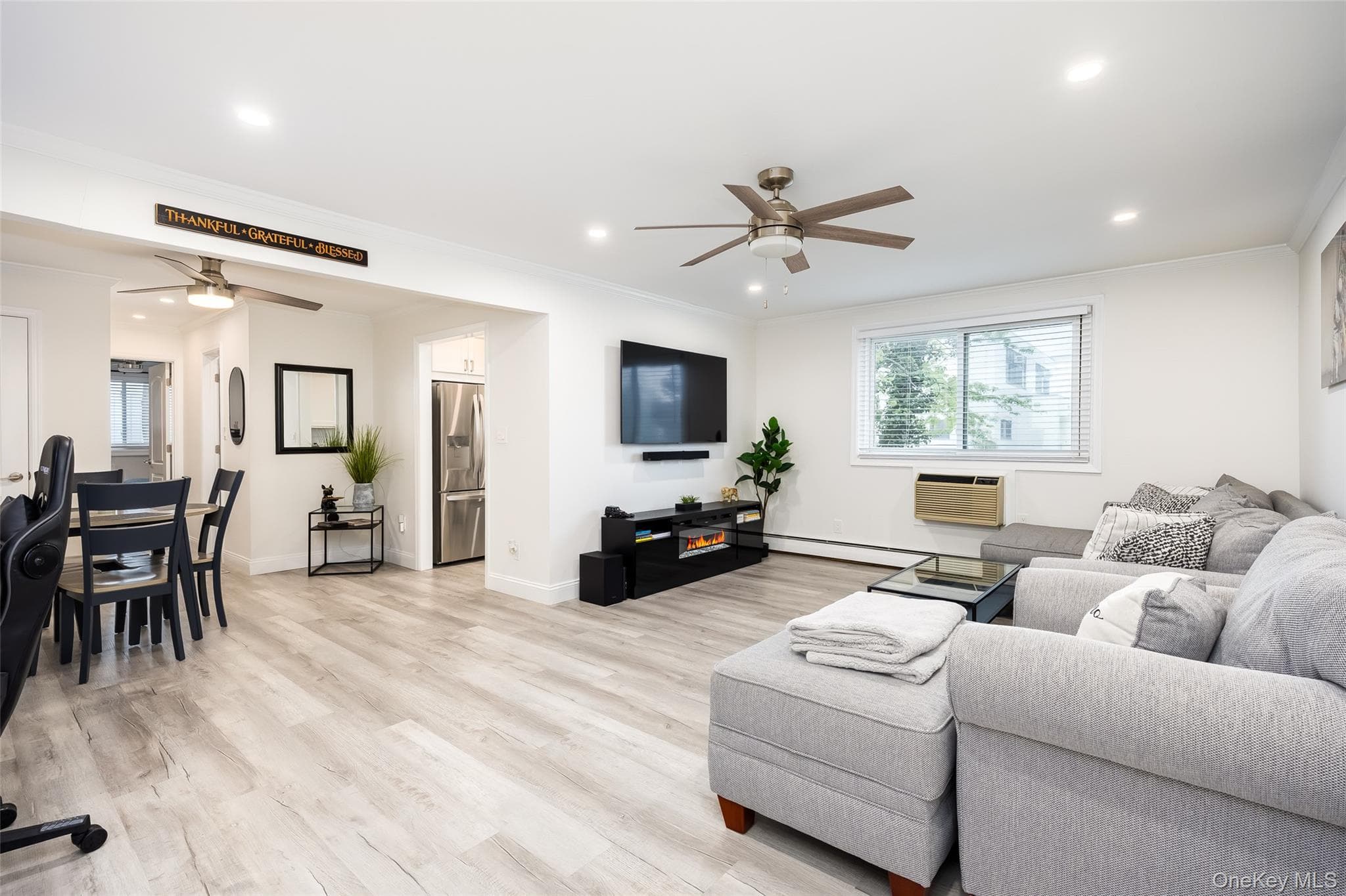 200 Merrick Road Unit: F thumbnail 7