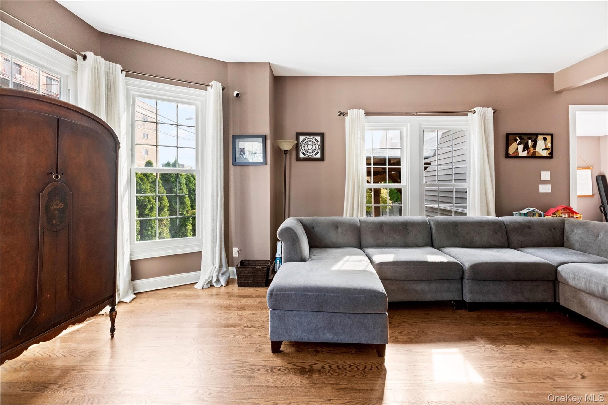 10 Maple Avenue thumbnail 17