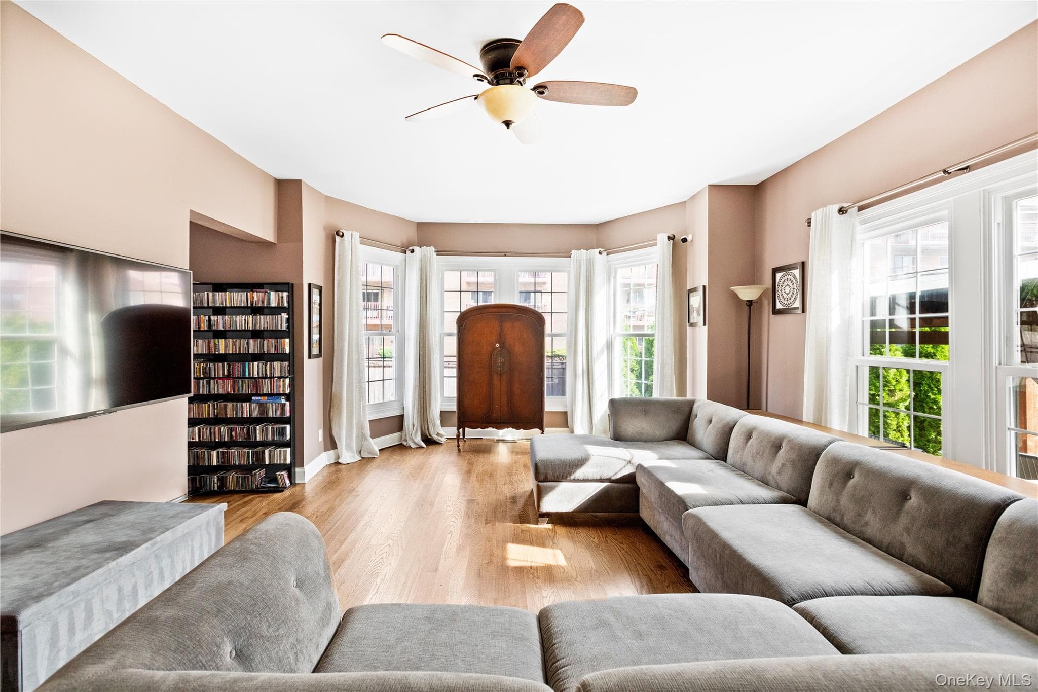 10 Maple Avenue thumbnail 16