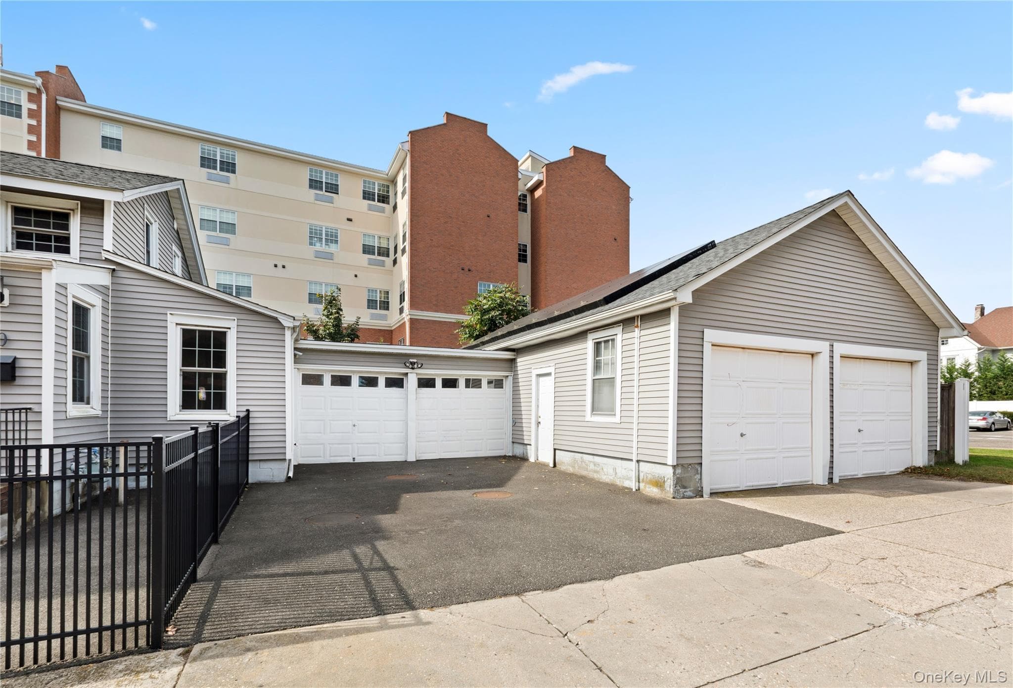 10 Maple Avenue thumbnail 2