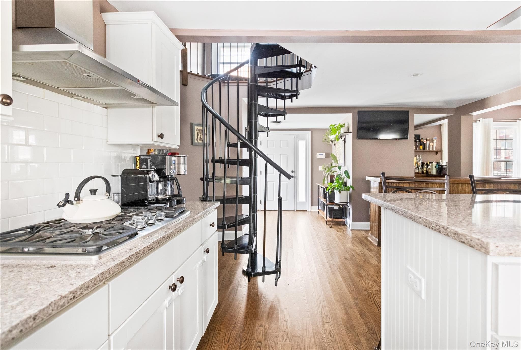 10 Maple Avenue thumbnail 9