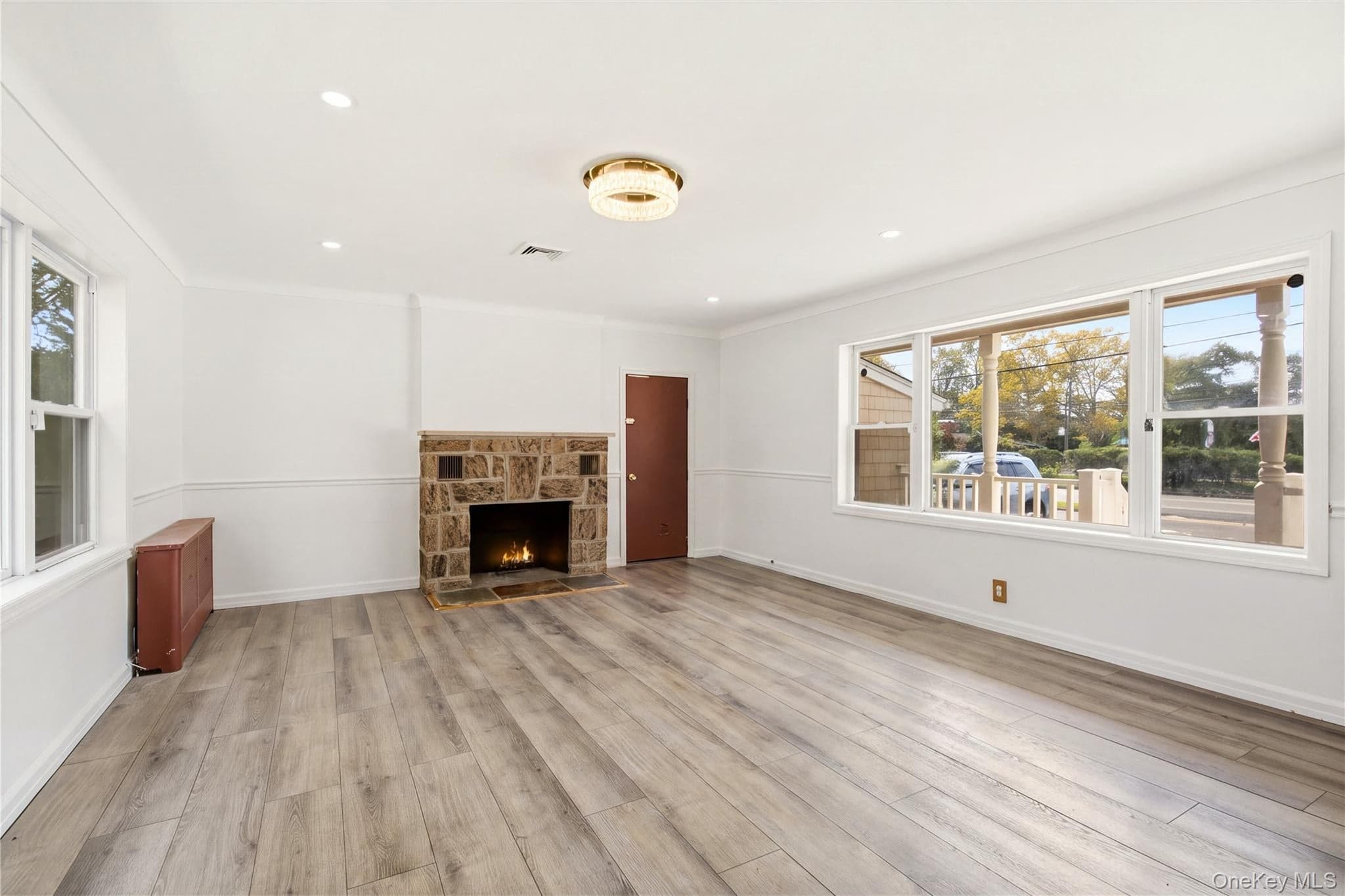 2131 Deer Park Avenue thumbnail 7