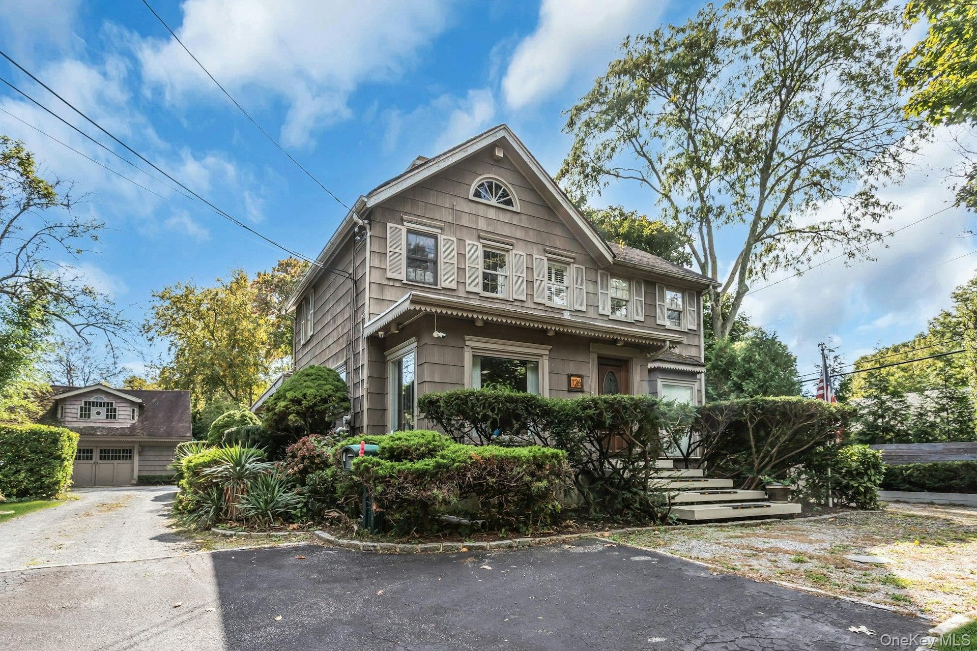 126 Harbor Hill Road thumbnail 2