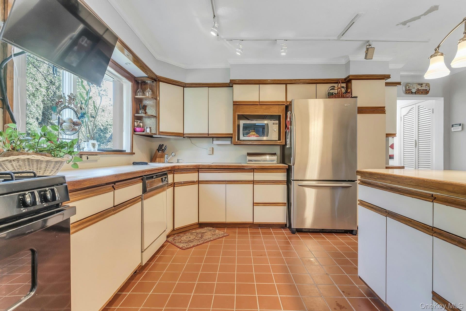 126 Harbor Hill Road thumbnail 10