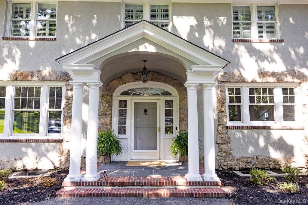 11 Arbutus Lane thumbnail 3