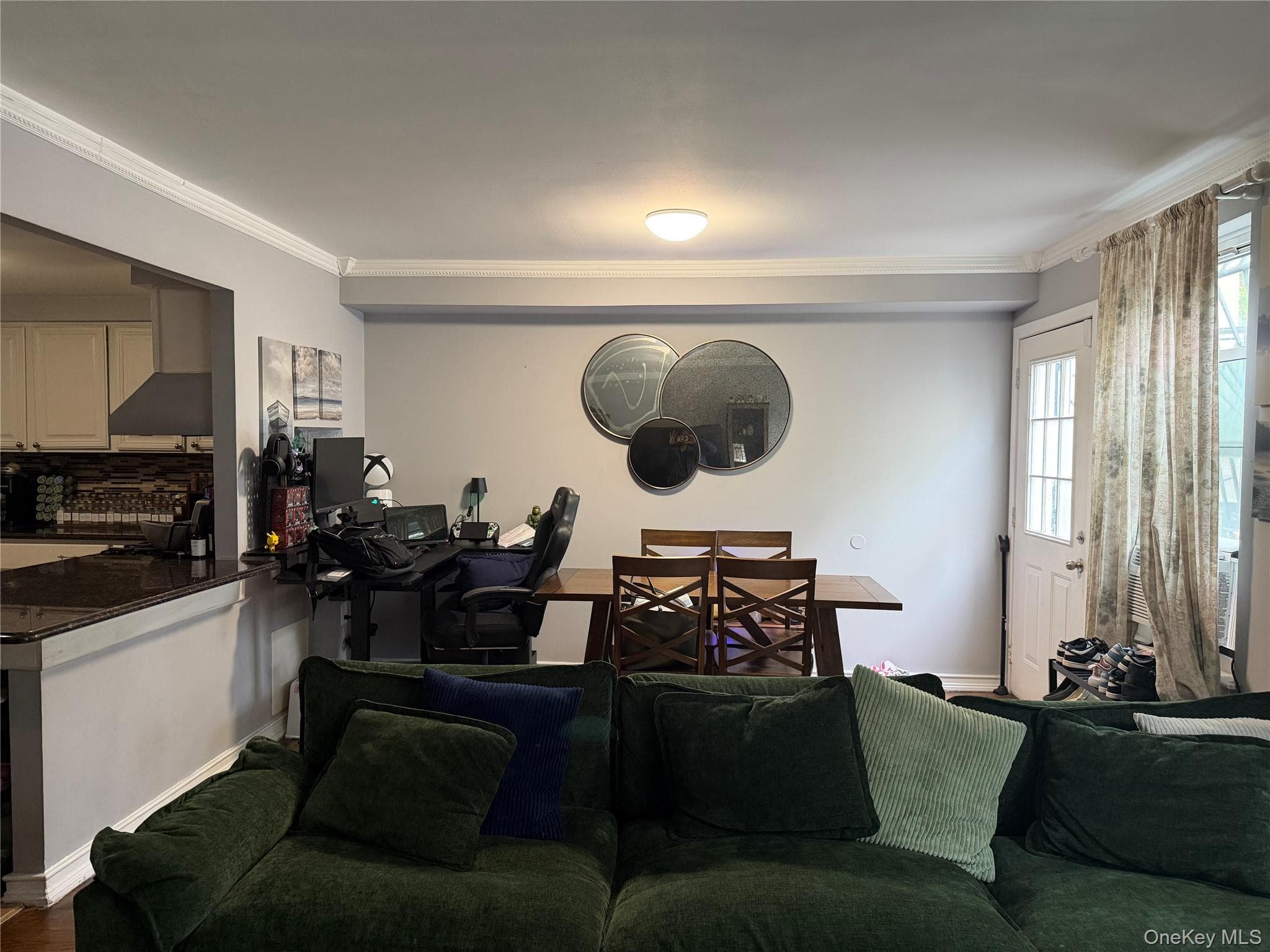 757 Elton Avenue thumbnail 4