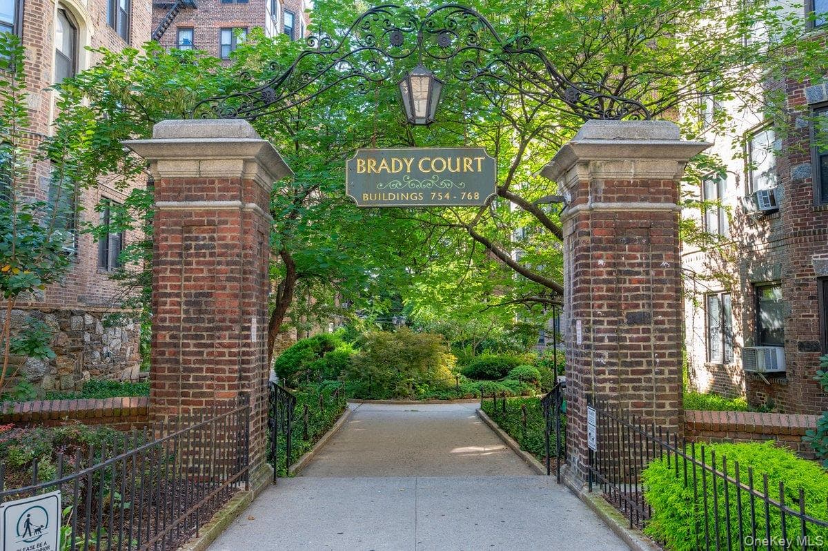 756 Brady Avenue Unit: 609, Bronx