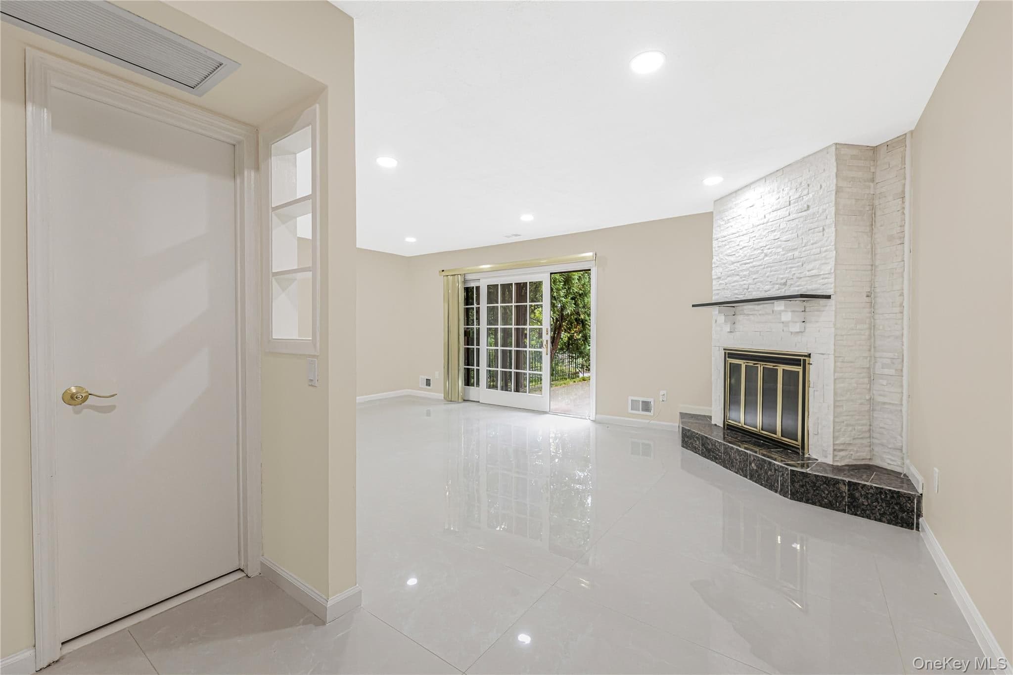 11 Jackson Avenue Unit: 27 thumbnail 14
