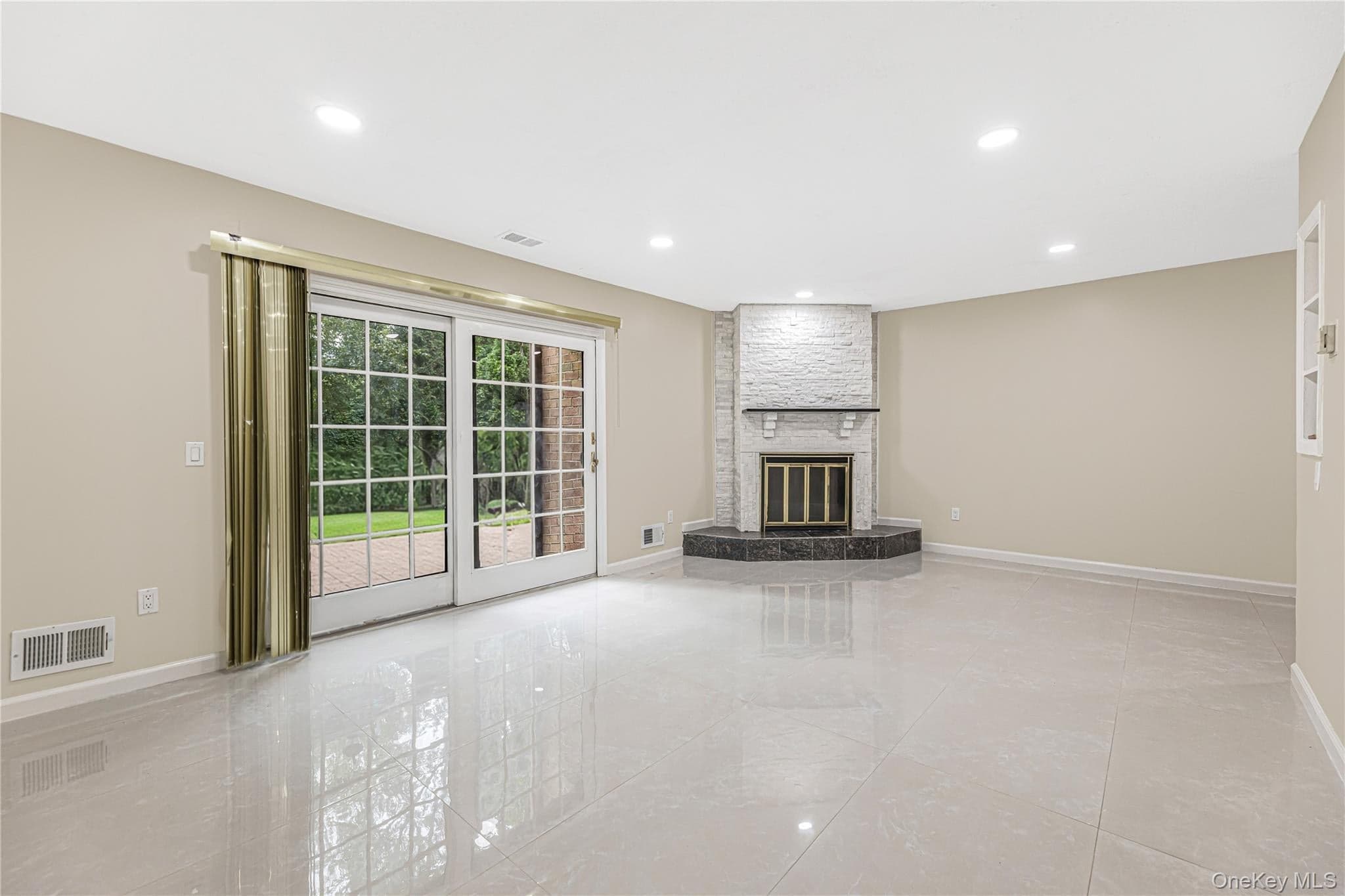 11 Jackson Avenue Unit: 27 thumbnail 13