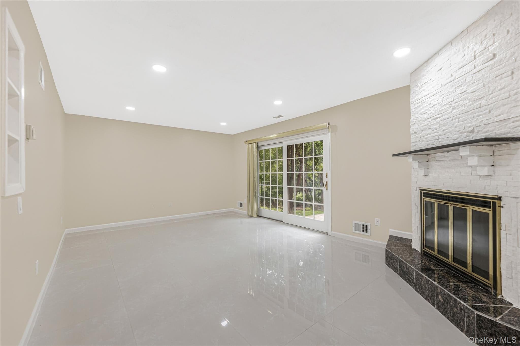 11 Jackson Avenue Unit: 27 thumbnail 20