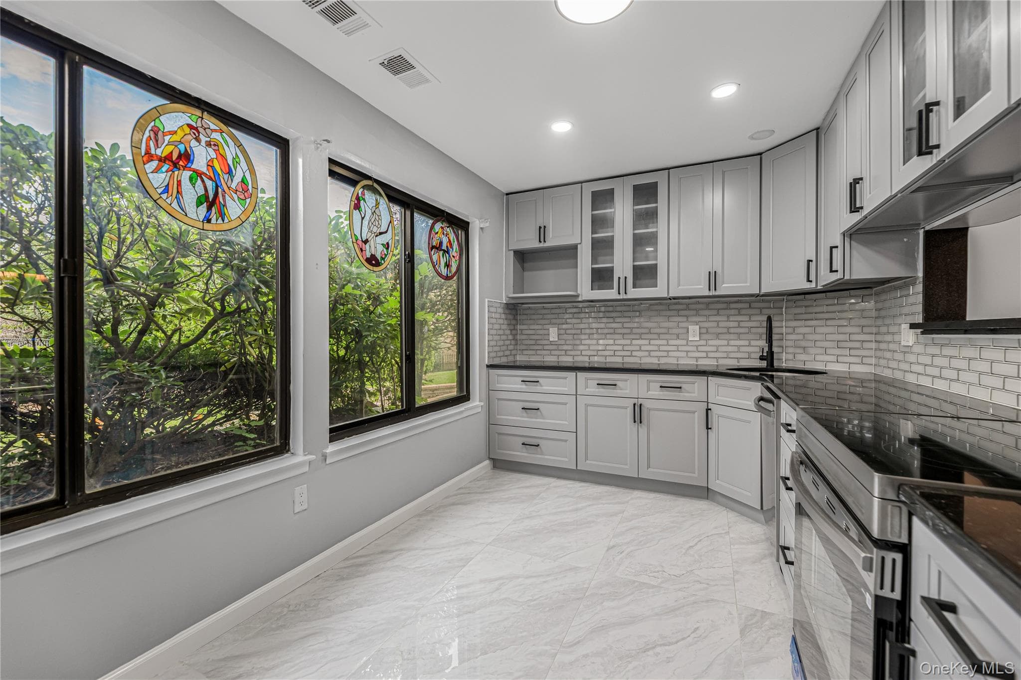 11 Jackson Avenue Unit: 27 thumbnail 5