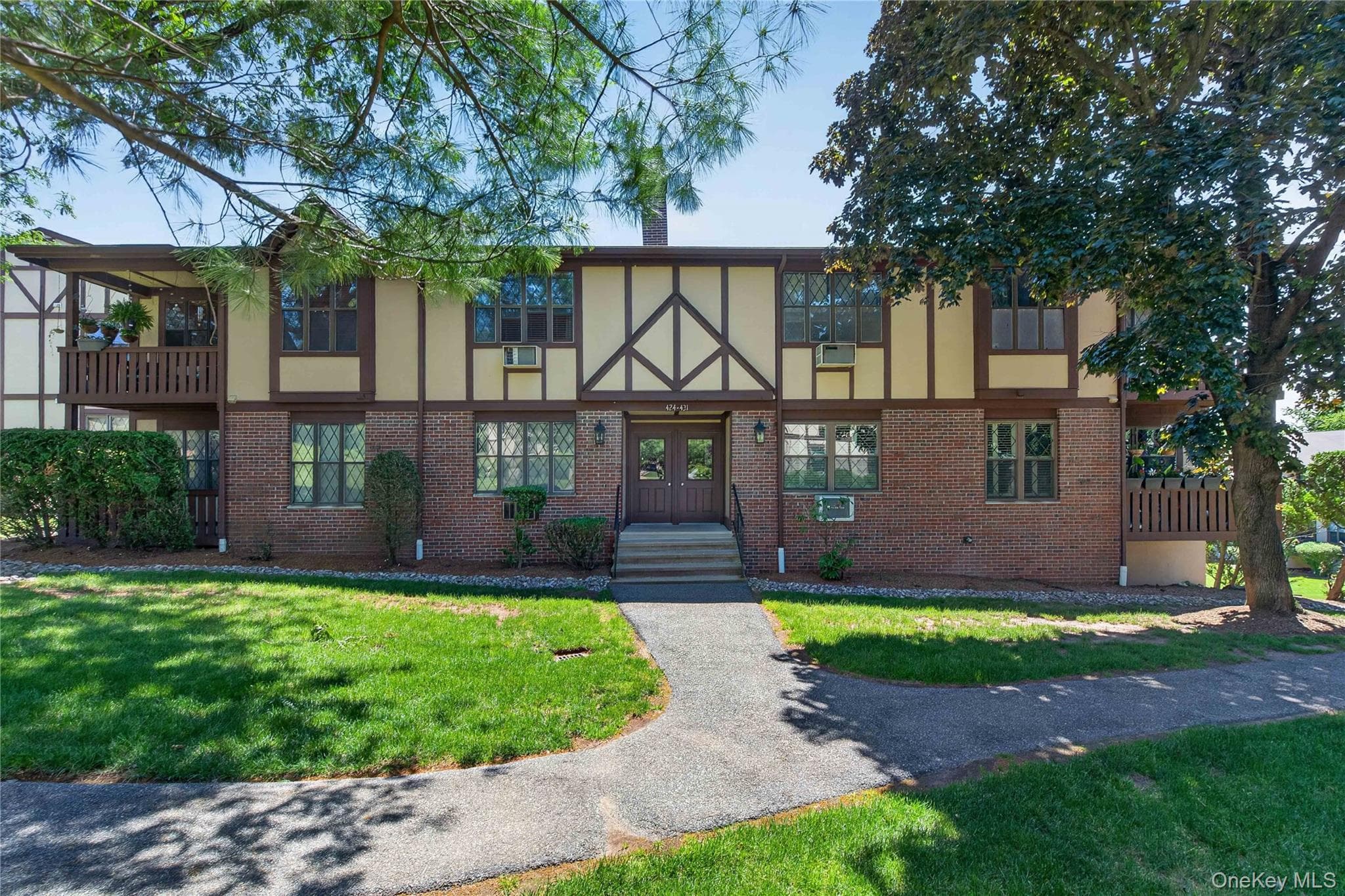 425 Sierra Vista Lane thumbnail 4