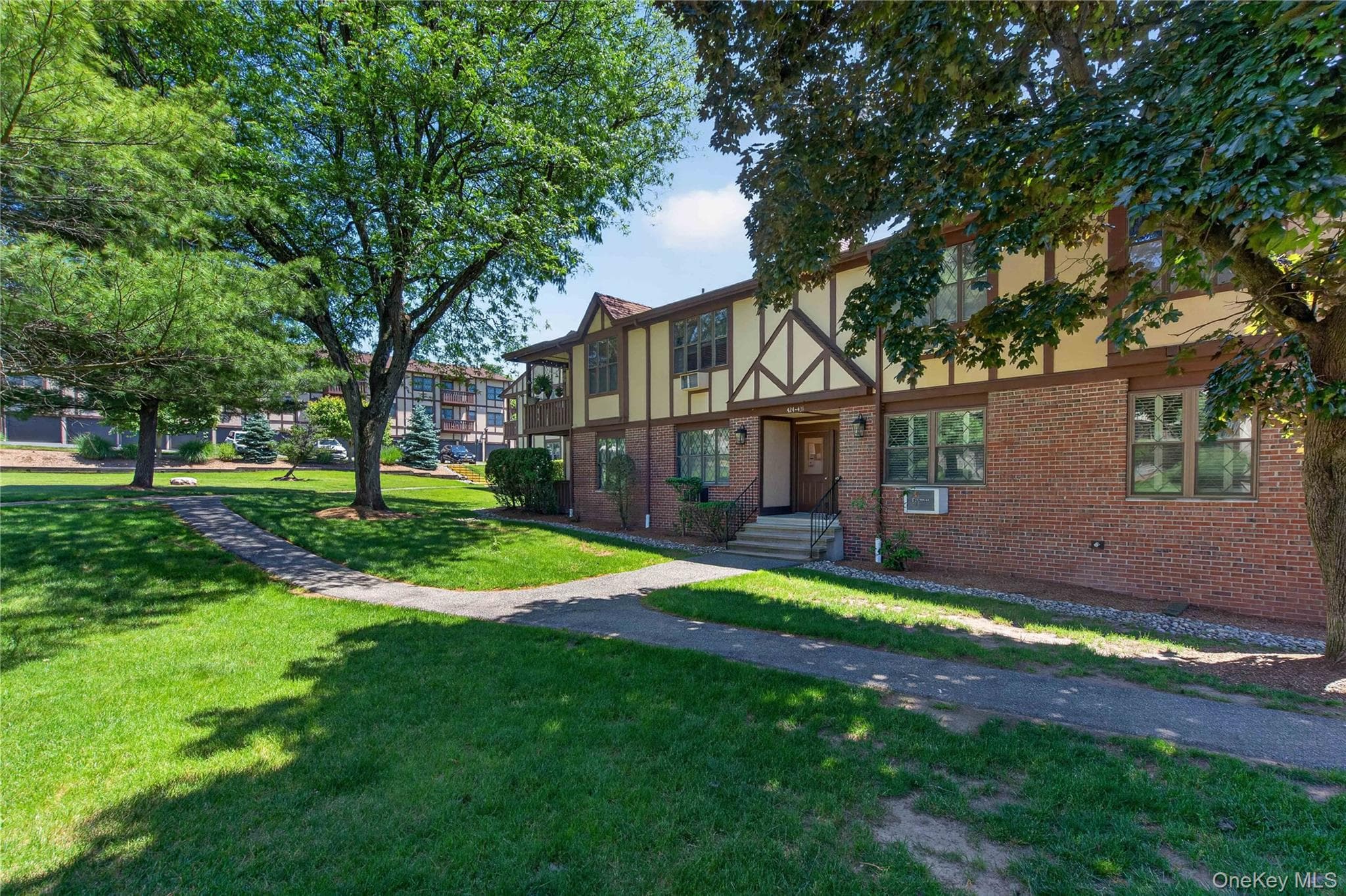 425 Sierra Vista Lane thumbnail 5