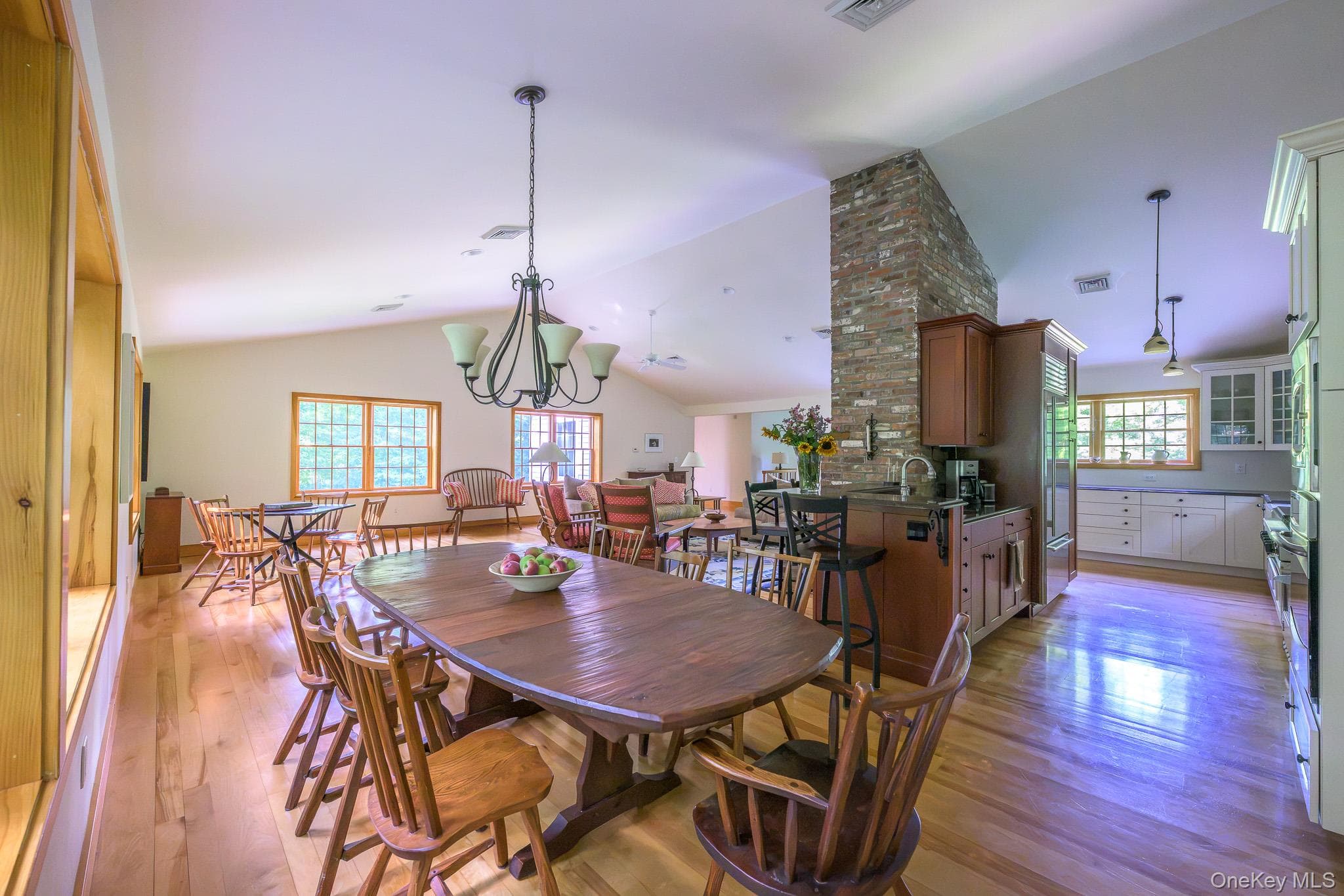 219 Roche Drive thumbnail 14