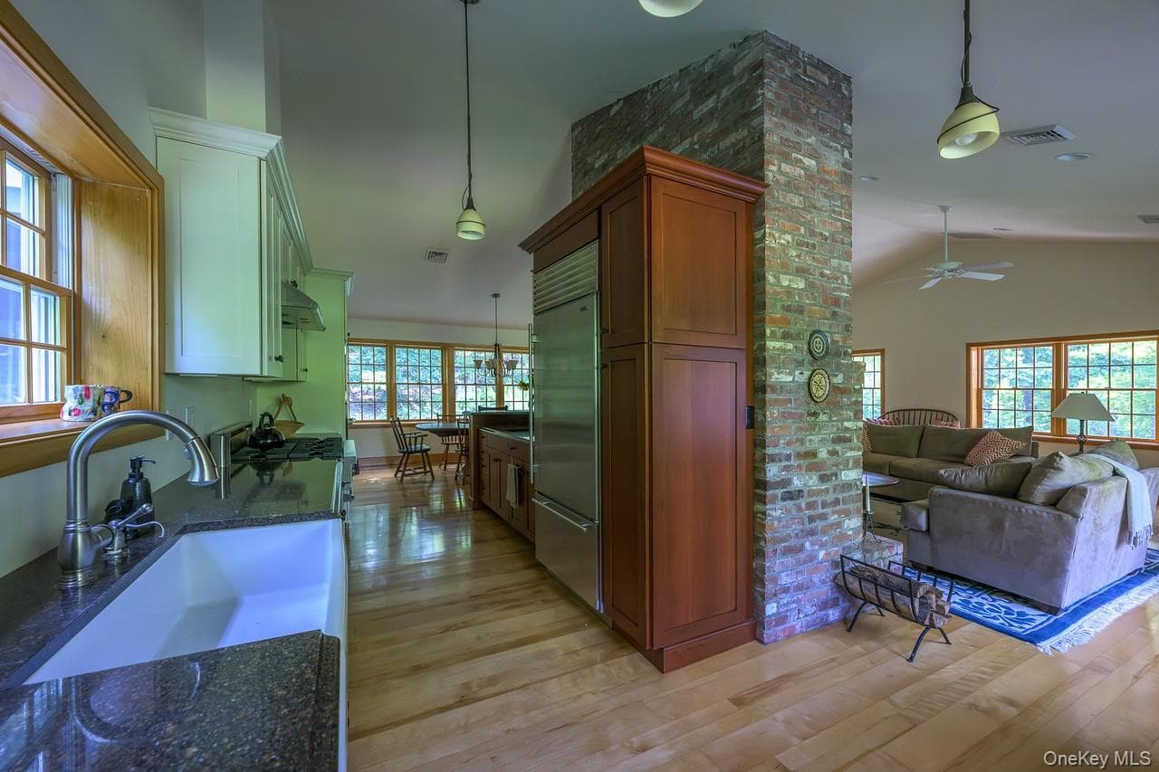 219 Roche Drive thumbnail 13