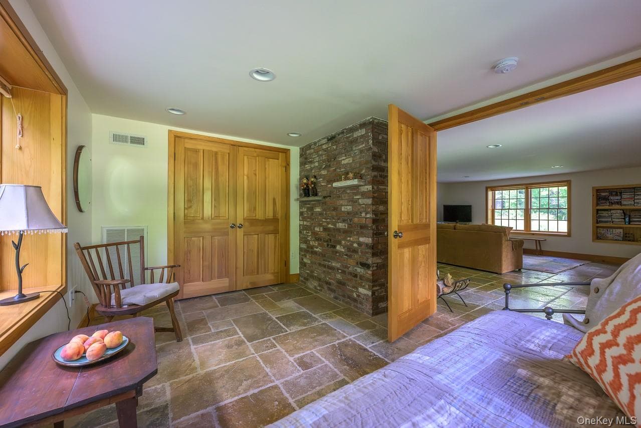 219 Roche Drive thumbnail 25