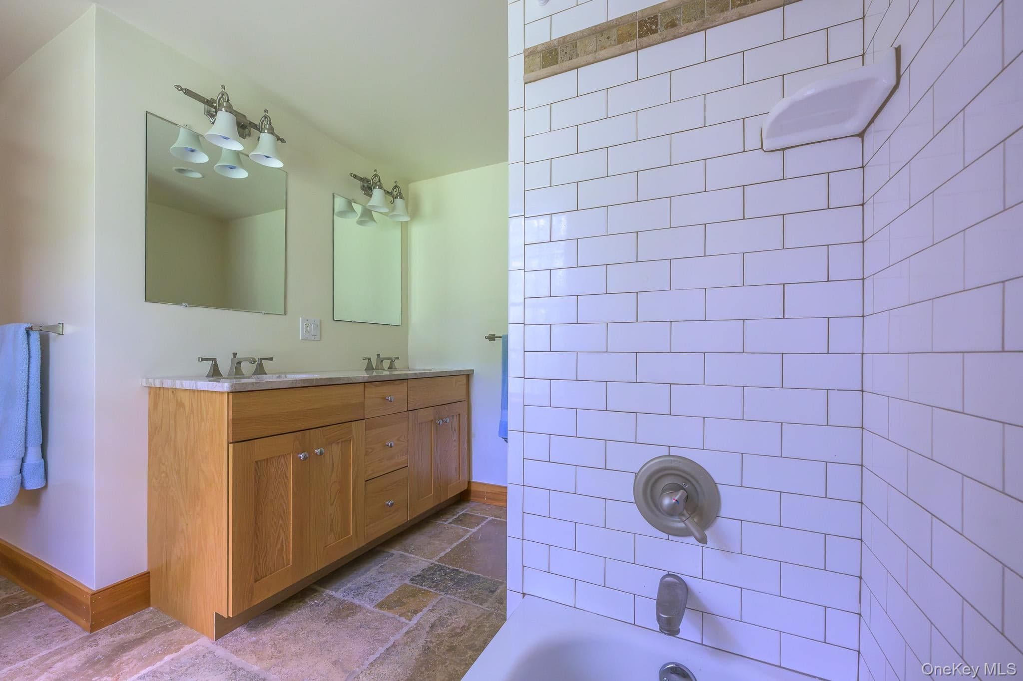 219 Roche Drive thumbnail 32