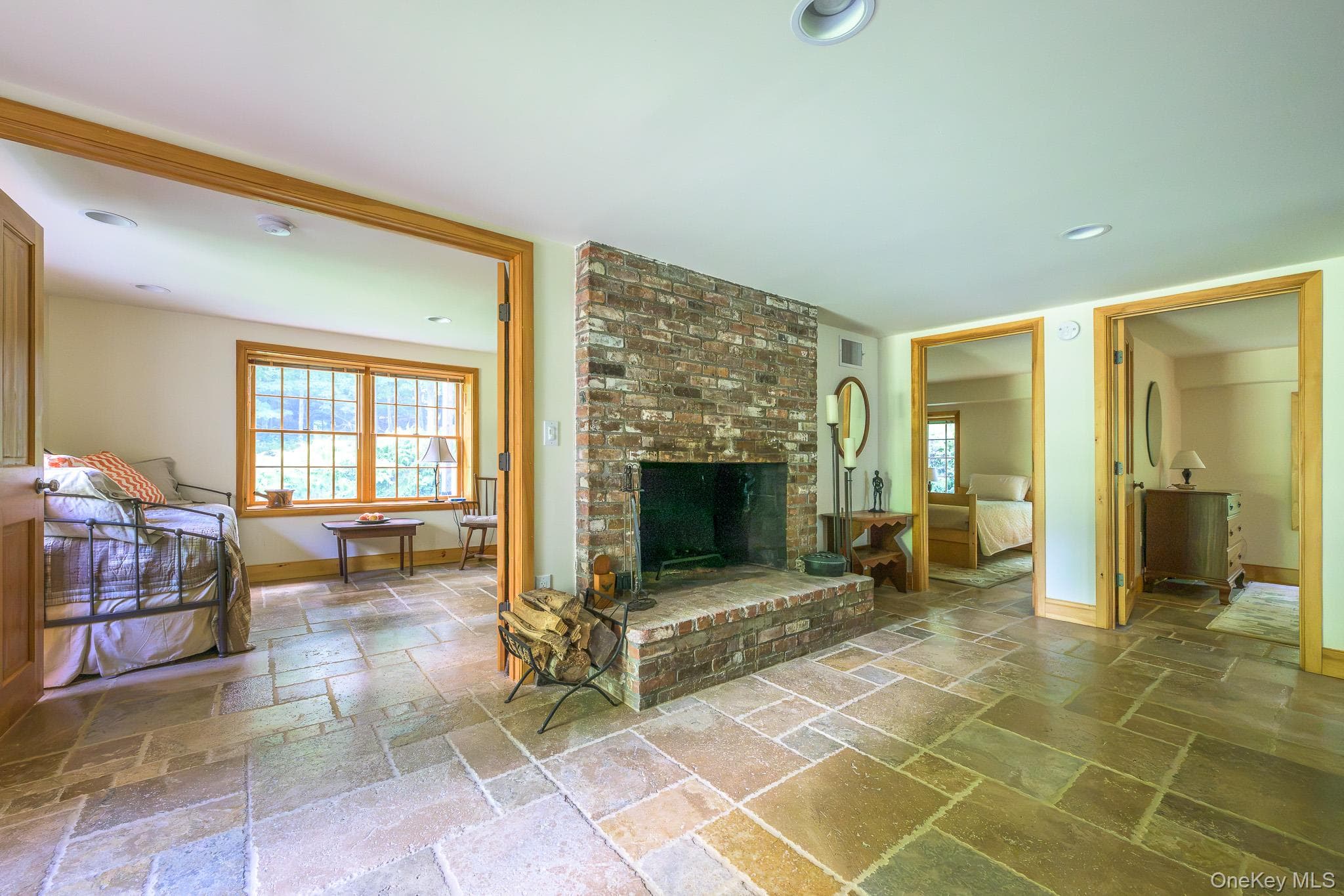 219 Roche Drive thumbnail 24