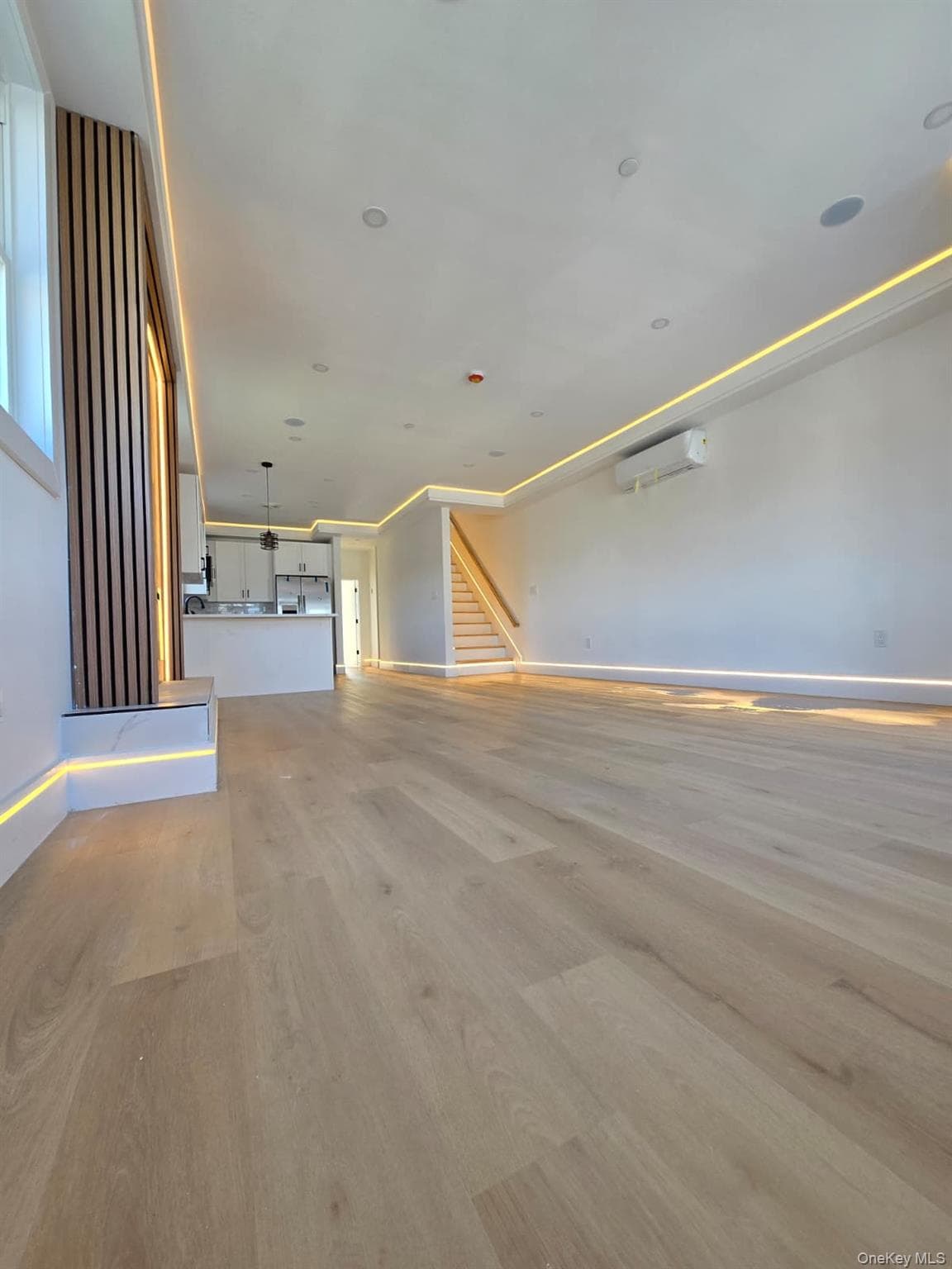 445 Beach 45th Street thumbnail 11