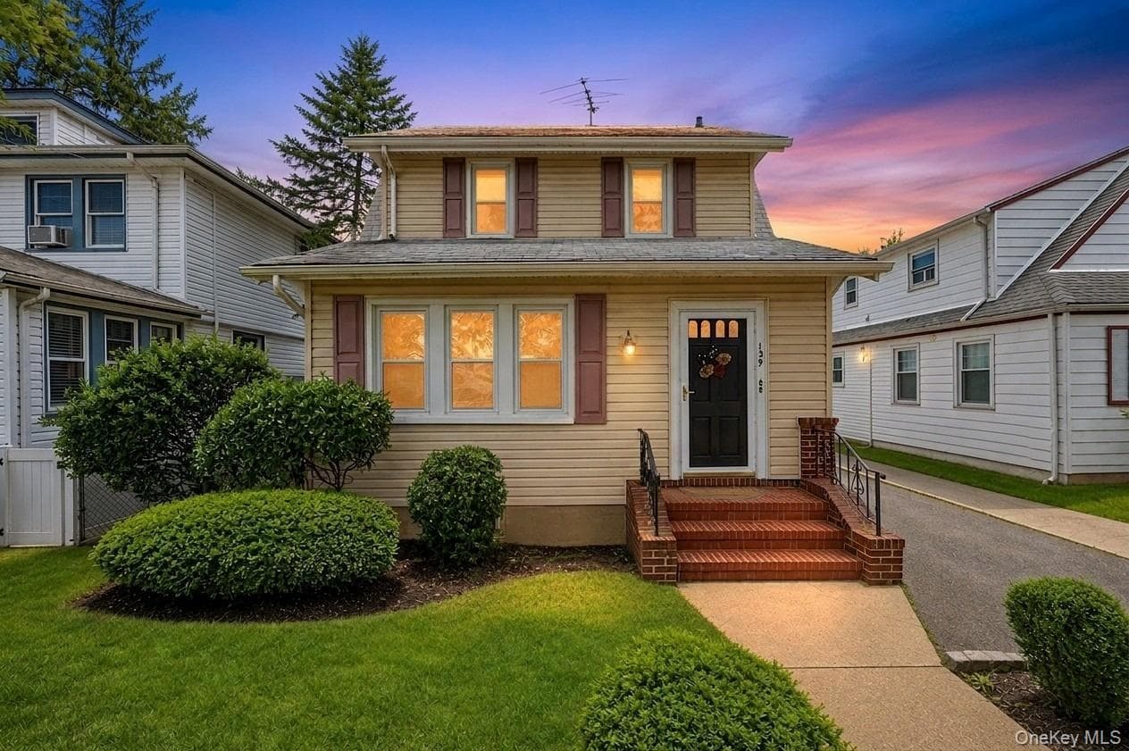 139 N 11th Street, New Hyde Park