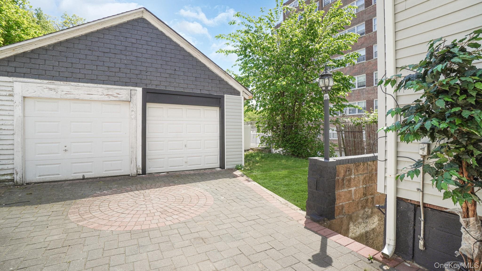 320 E 235th Street thumbnail 22