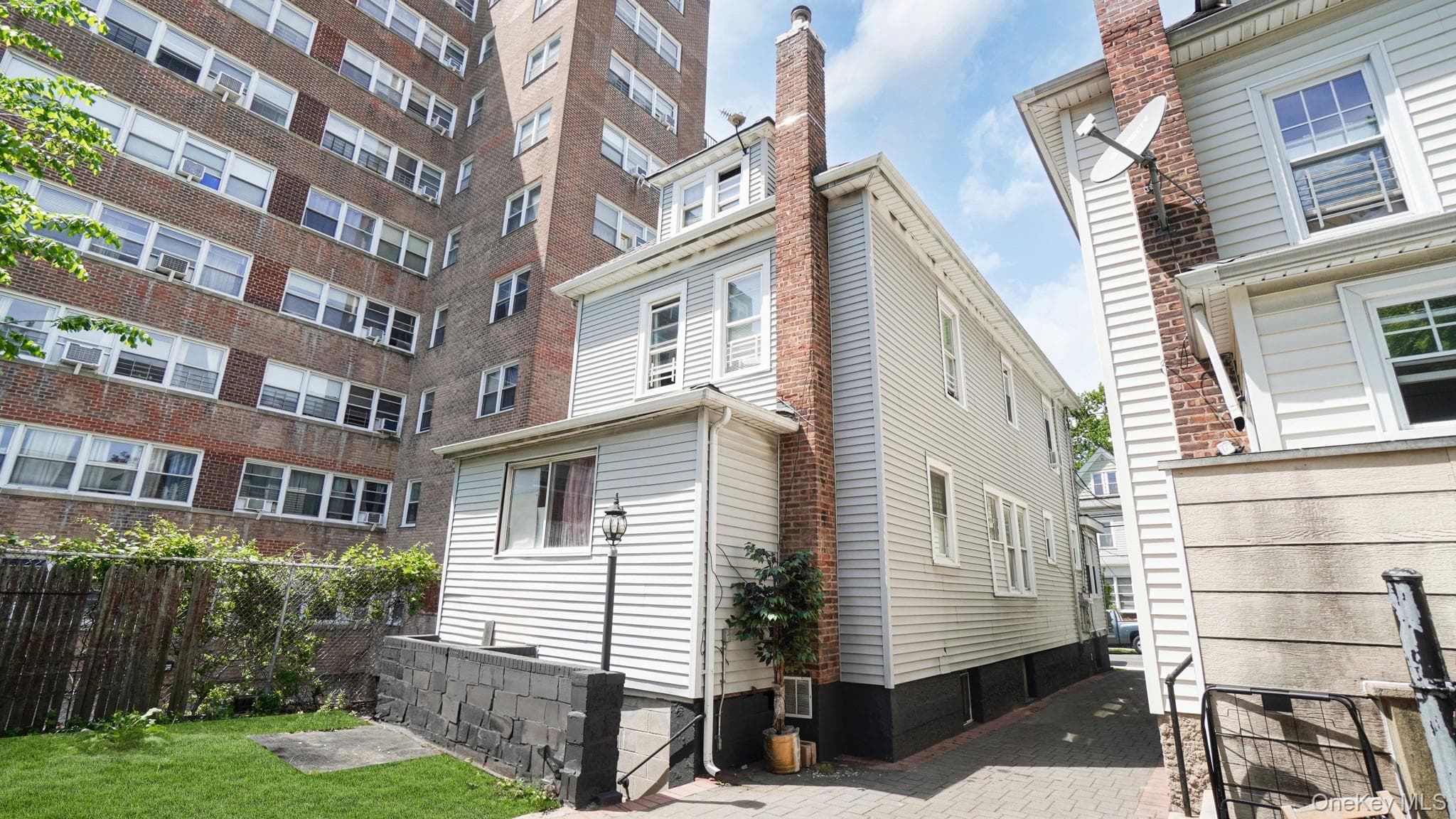320 E 235th Street thumbnail 24