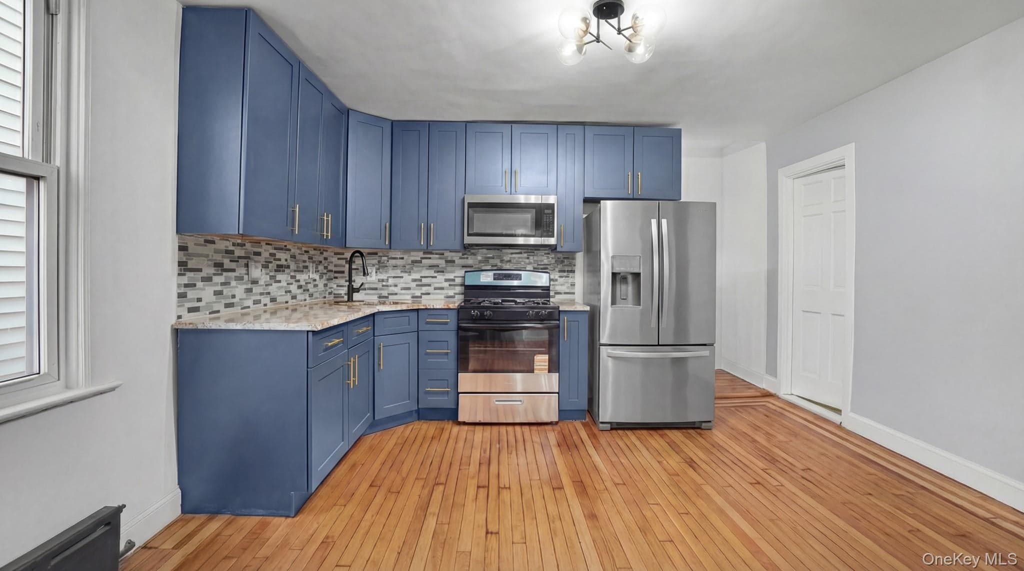 320 E 235th Street thumbnail 6