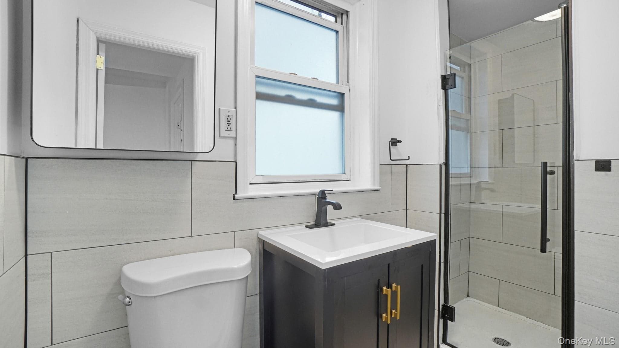 320 E 235th Street thumbnail 10