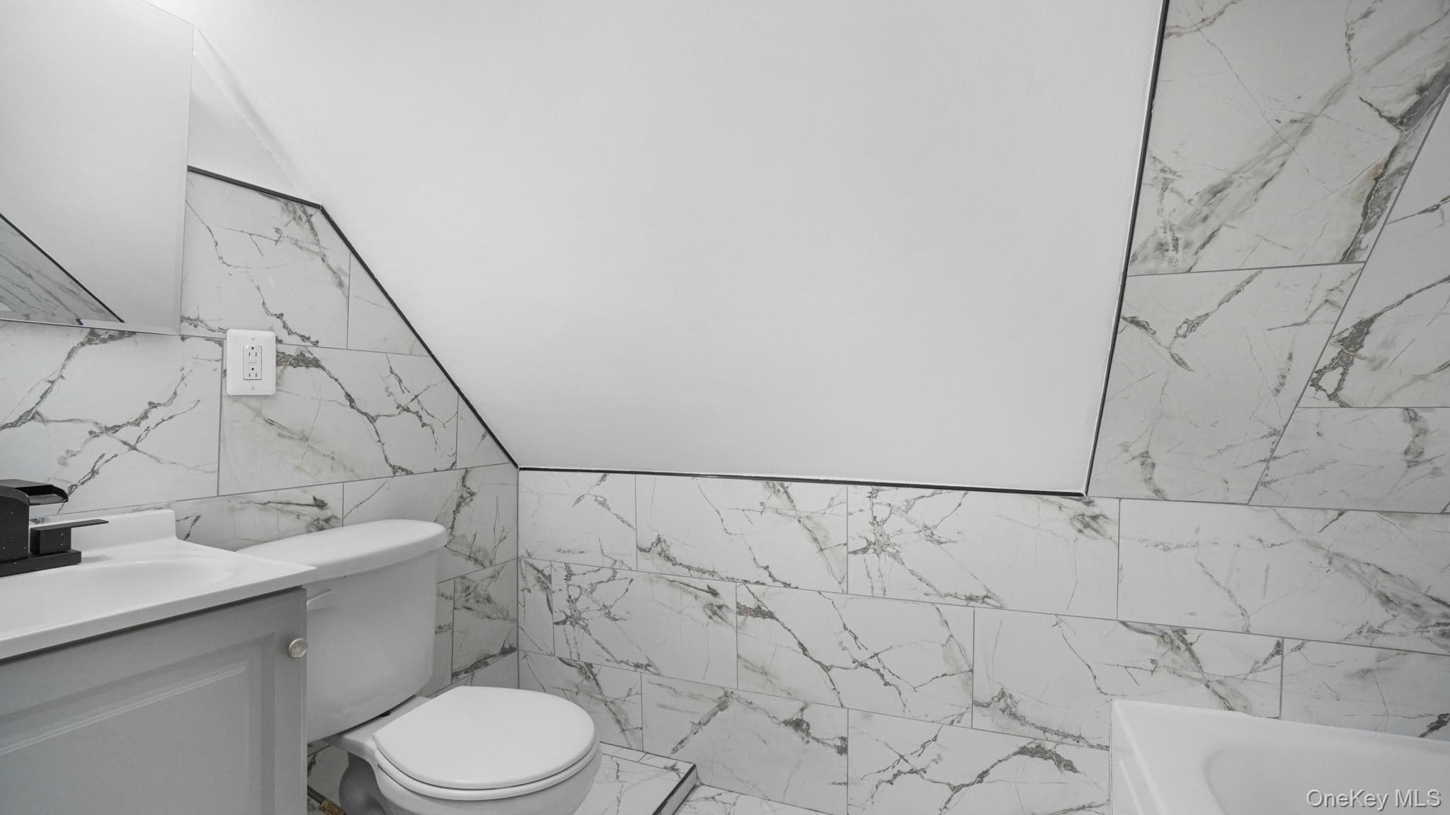 320 E 235th Street thumbnail 19