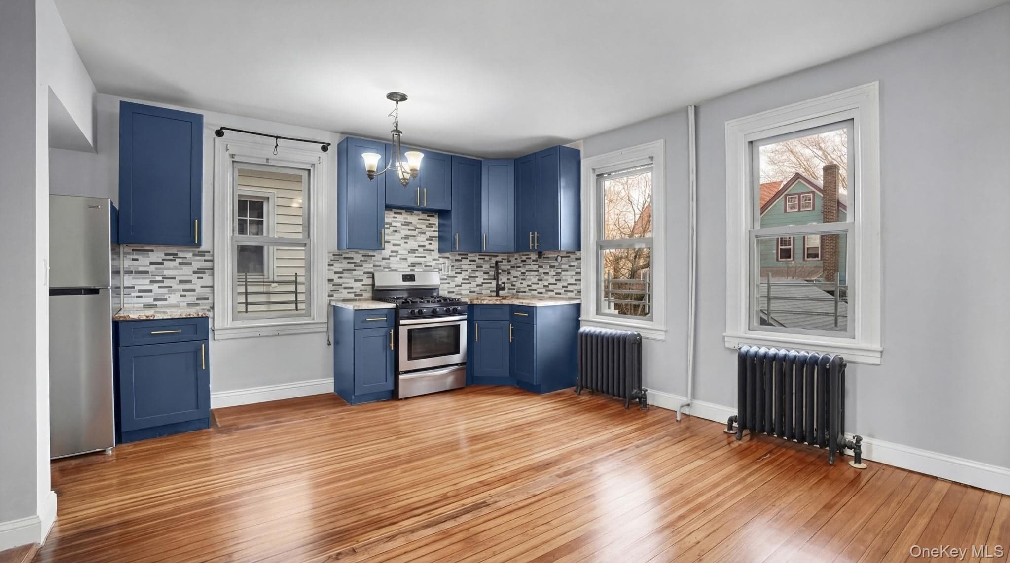 320 E 235th Street thumbnail 4