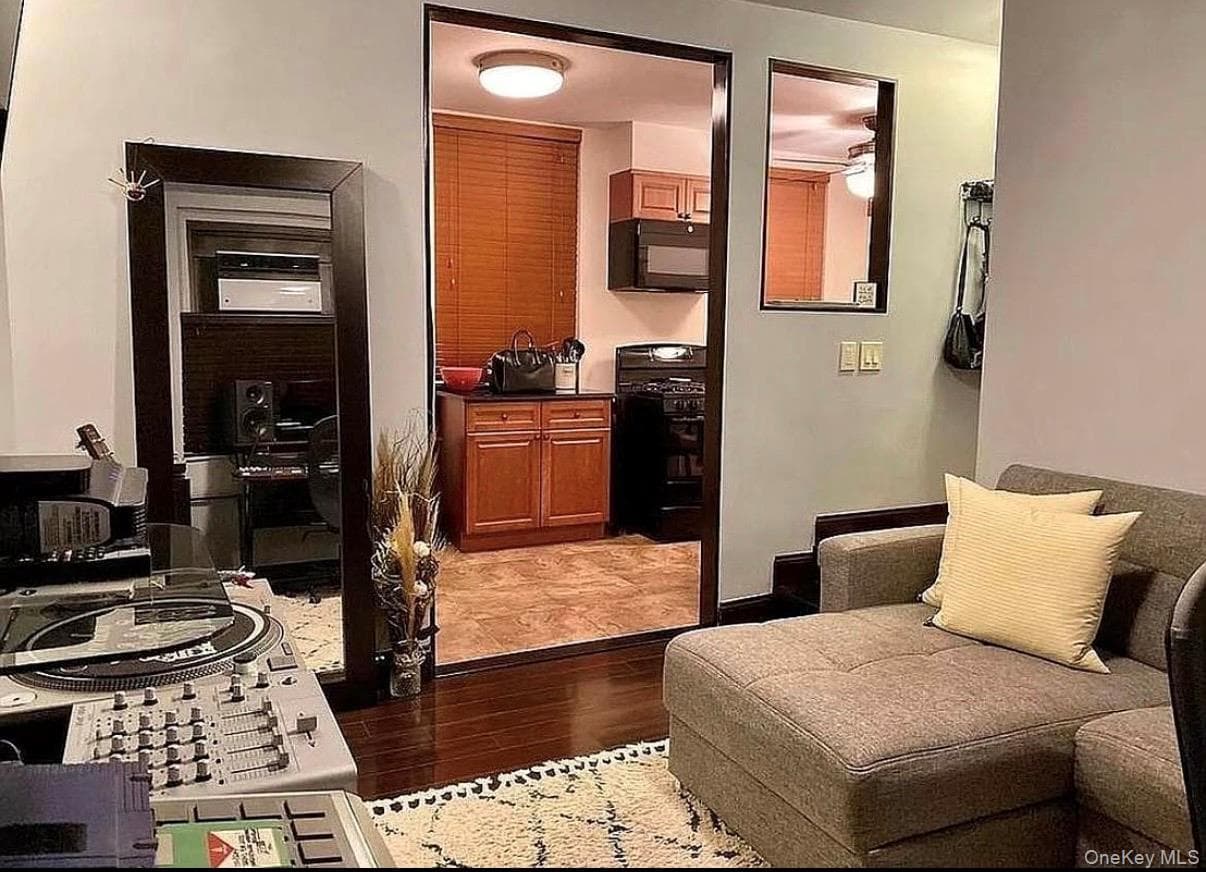 21-06 35th Street Unit: 1B thumbnail 4