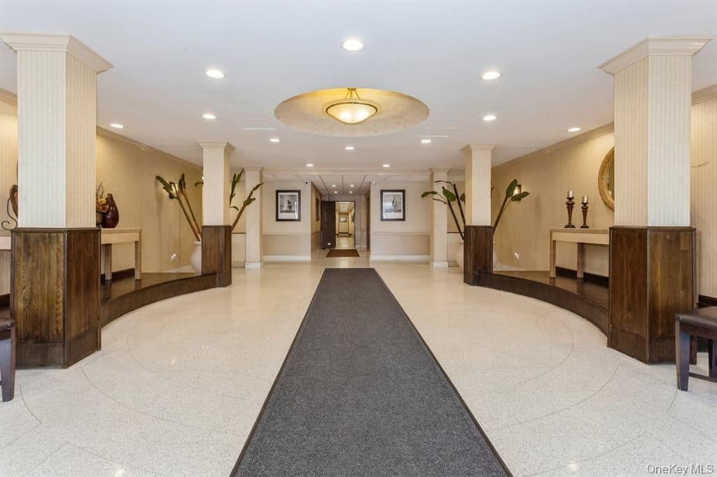 410 E Broadway Unit: 4T thumbnail 4
