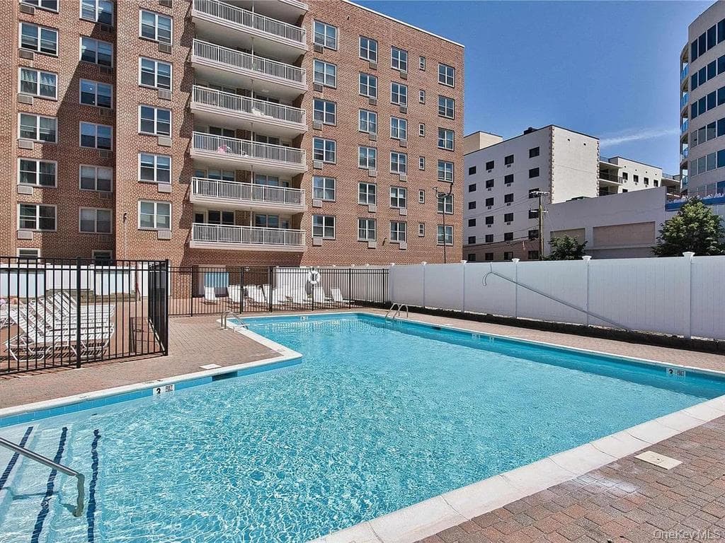 410 E Broadway Unit: 4T thumbnail 15