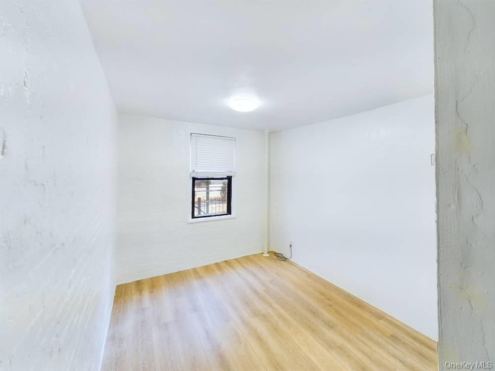 21-58 35 Street St Unit: 1E thumbnail 3