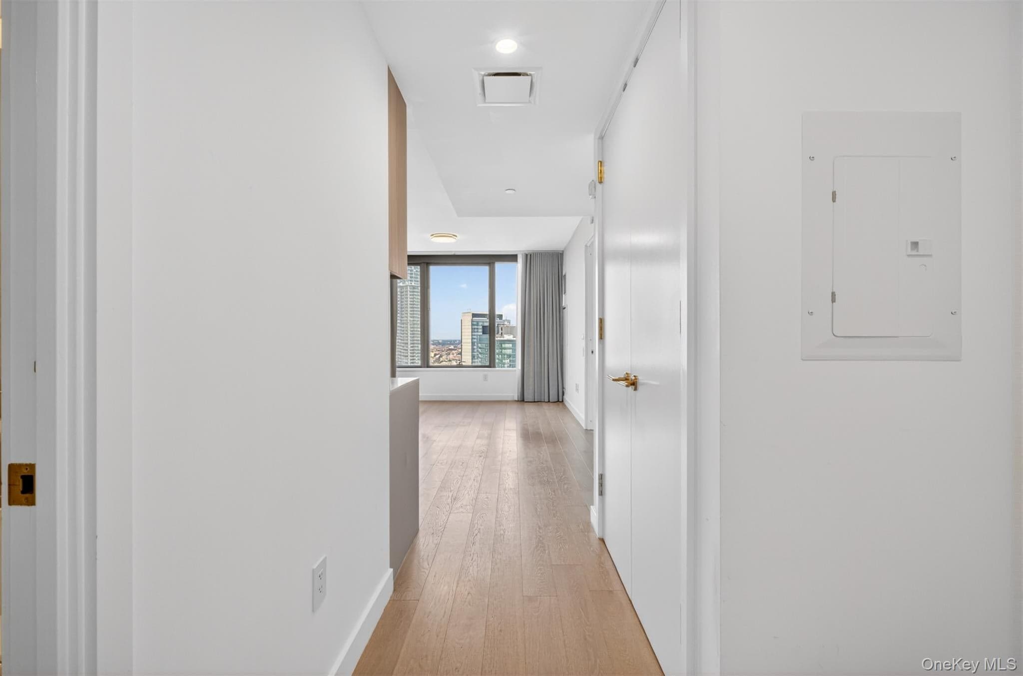 3 Court Square Unit: 5005 thumbnail 4