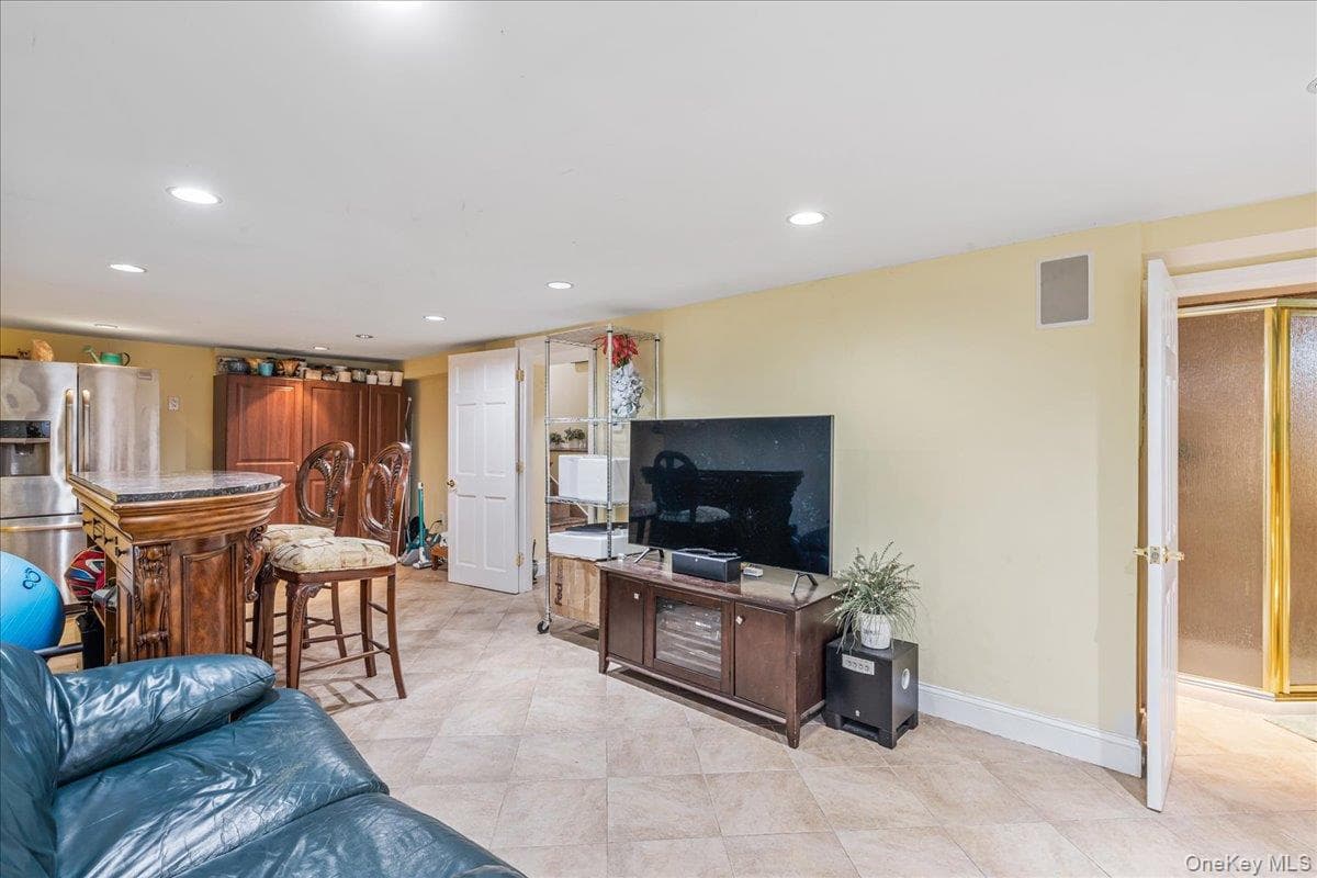 264-47 Grand Central Parkway thumbnail 19
