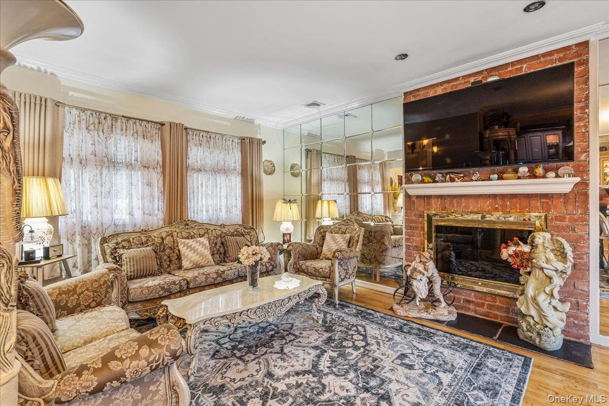 264-47 Grand Central Parkway thumbnail 4