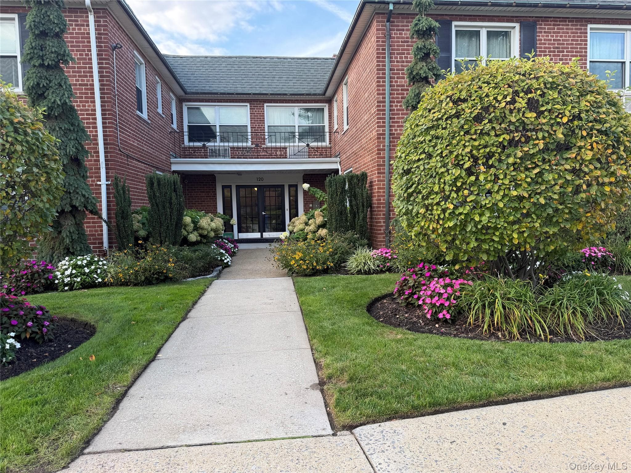 120 S Park Avenue Unit: 2-B, Rockville Centre