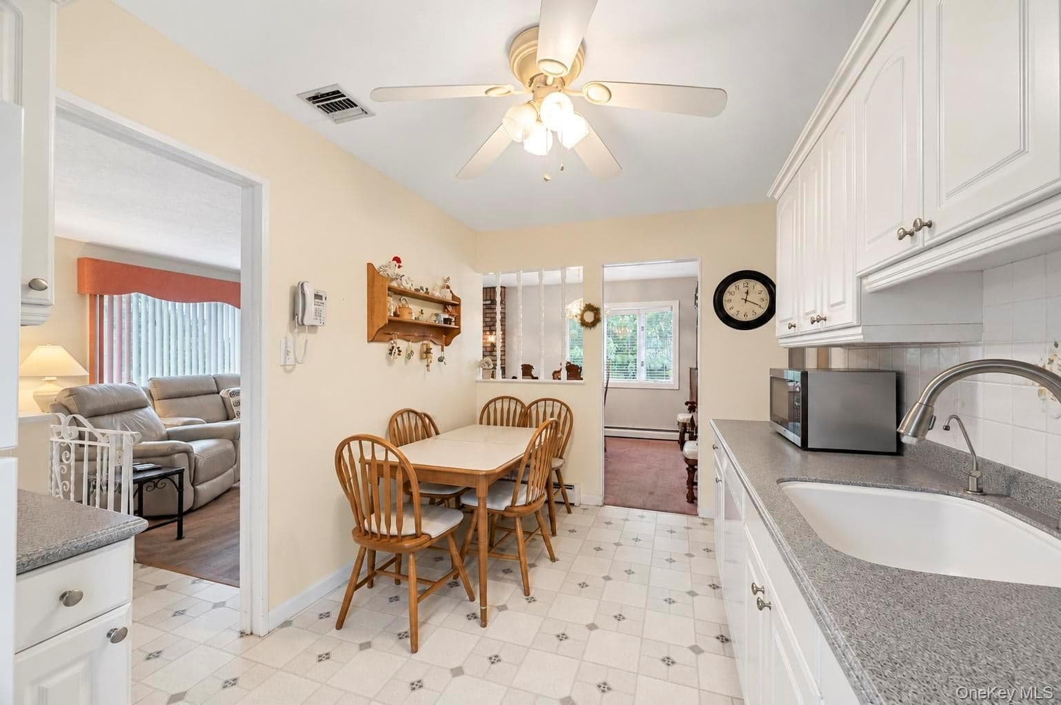 355 W Islip Boulevard thumbnail 23