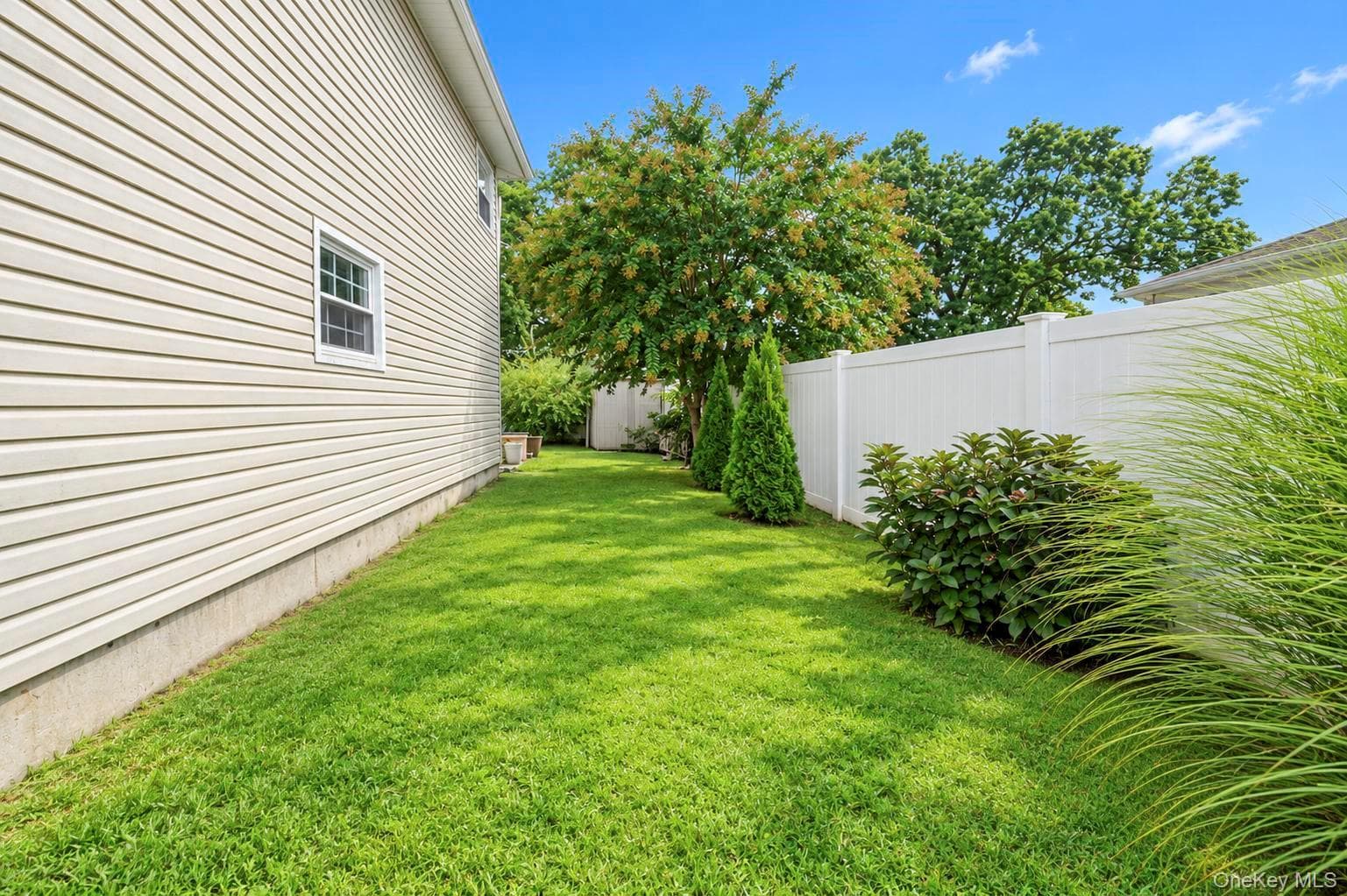 355 W Islip Boulevard thumbnail 13