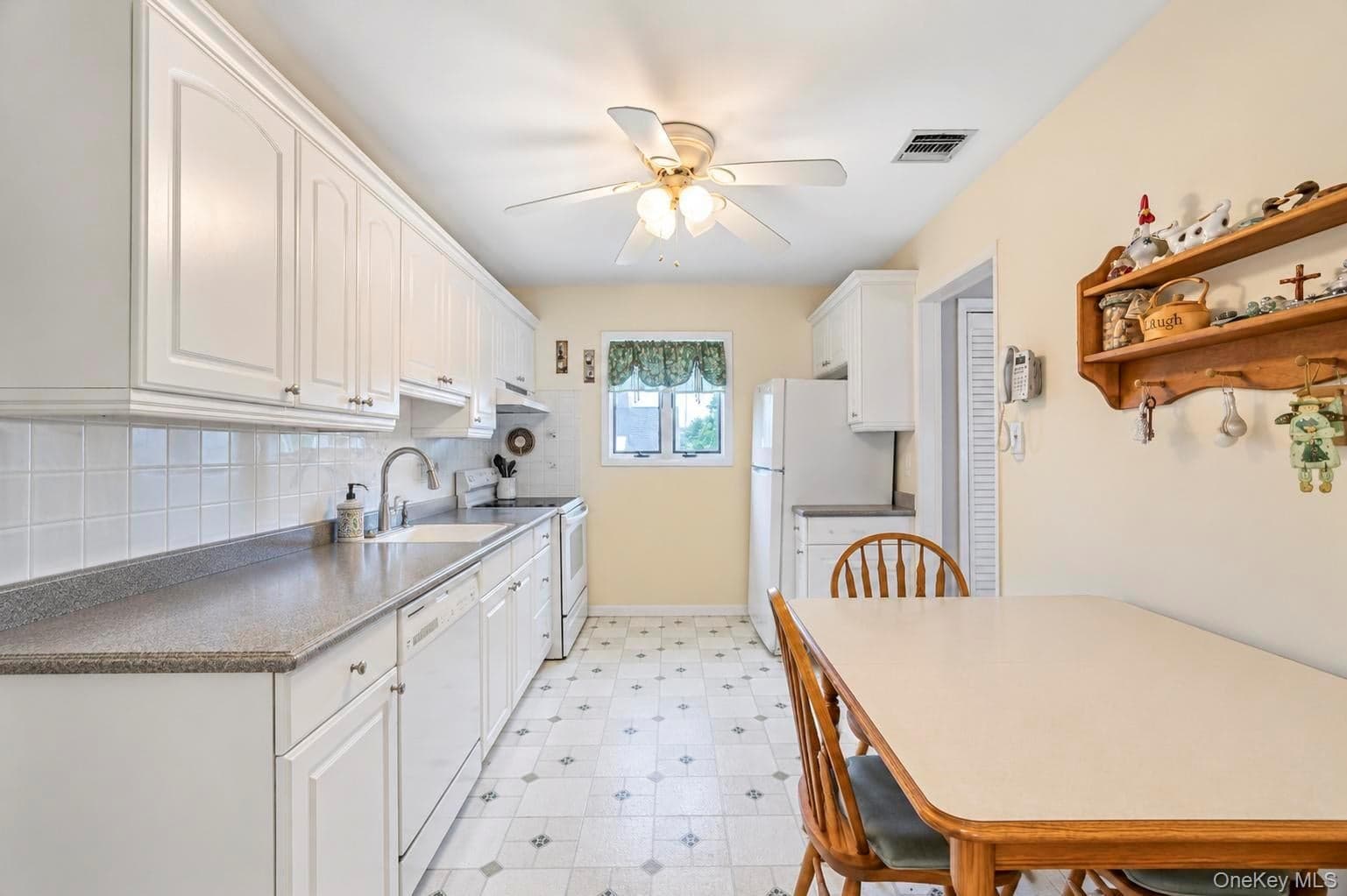 355 W Islip Boulevard thumbnail 22
