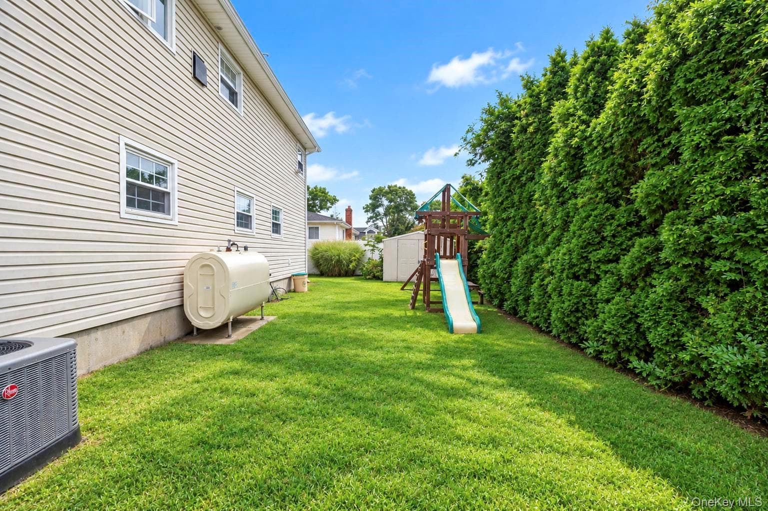 355 W Islip Boulevard thumbnail 11