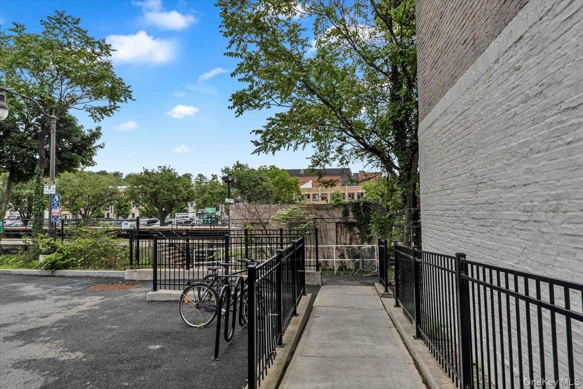 100 Parkway Road Unit: 4C thumbnail 17